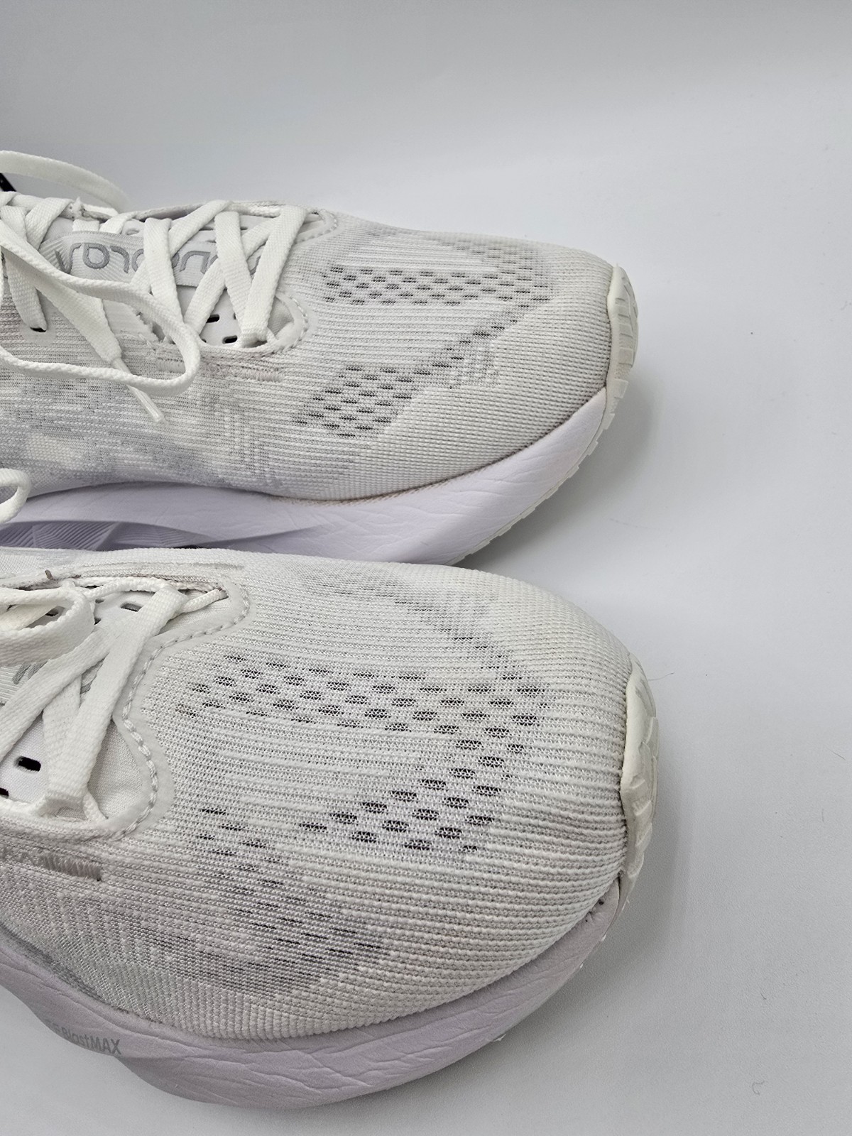 Asics Novablast 5 White/Piedmont Grey Womens 7.5 Running Shoes 1012B765
