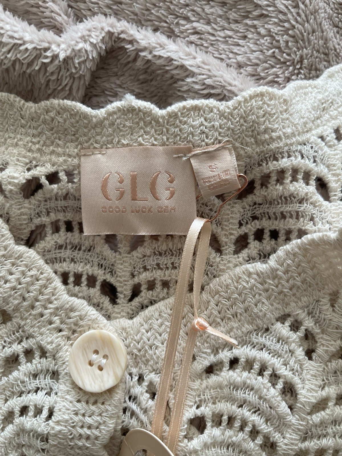 Good Luck Gem Women’s Cream Crochet Knit Button Front Crop Cardigan Size S NWT