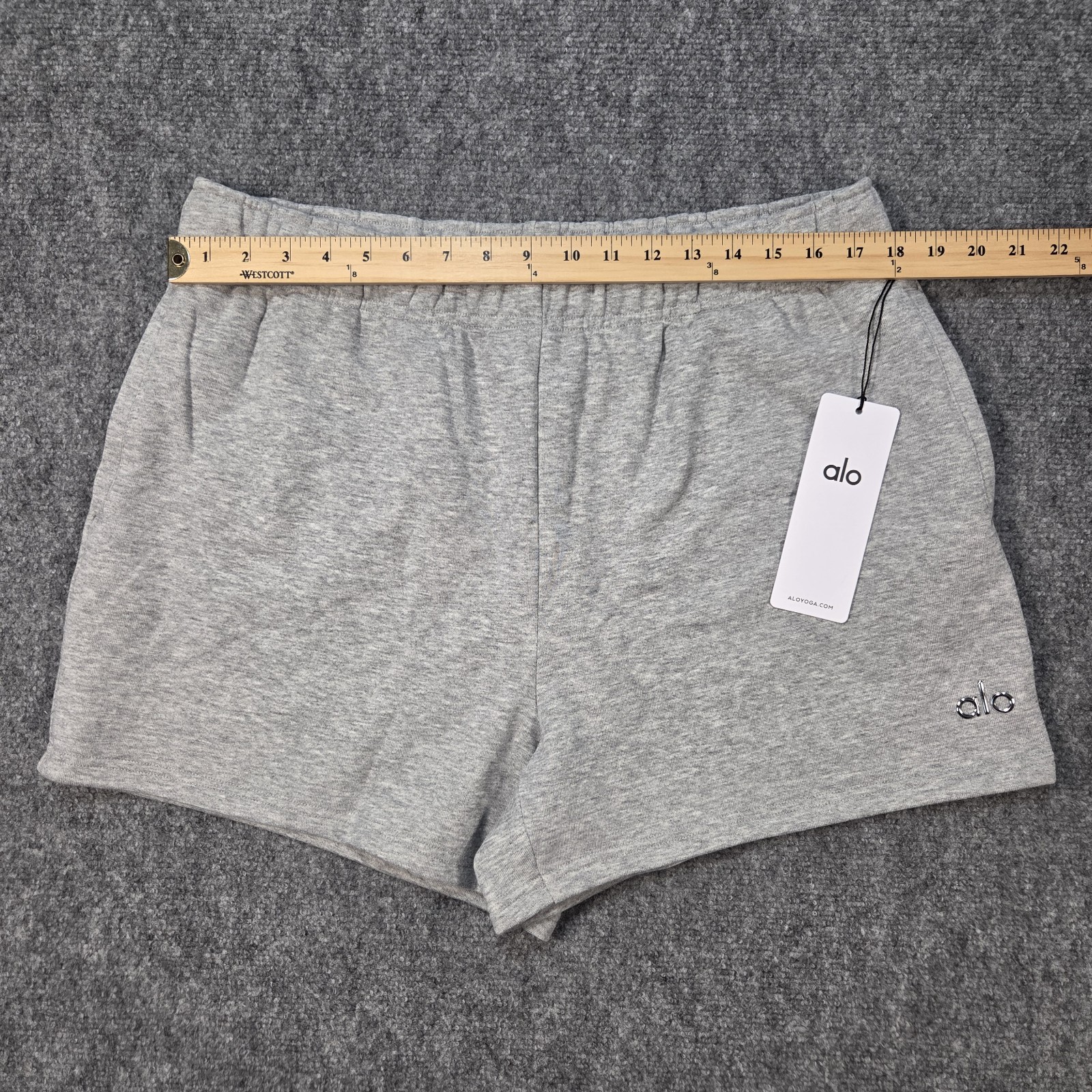 NWT Alo Yoga Accolade Short Womens Large Athletic Sweat Heather Grey Shorts Gray