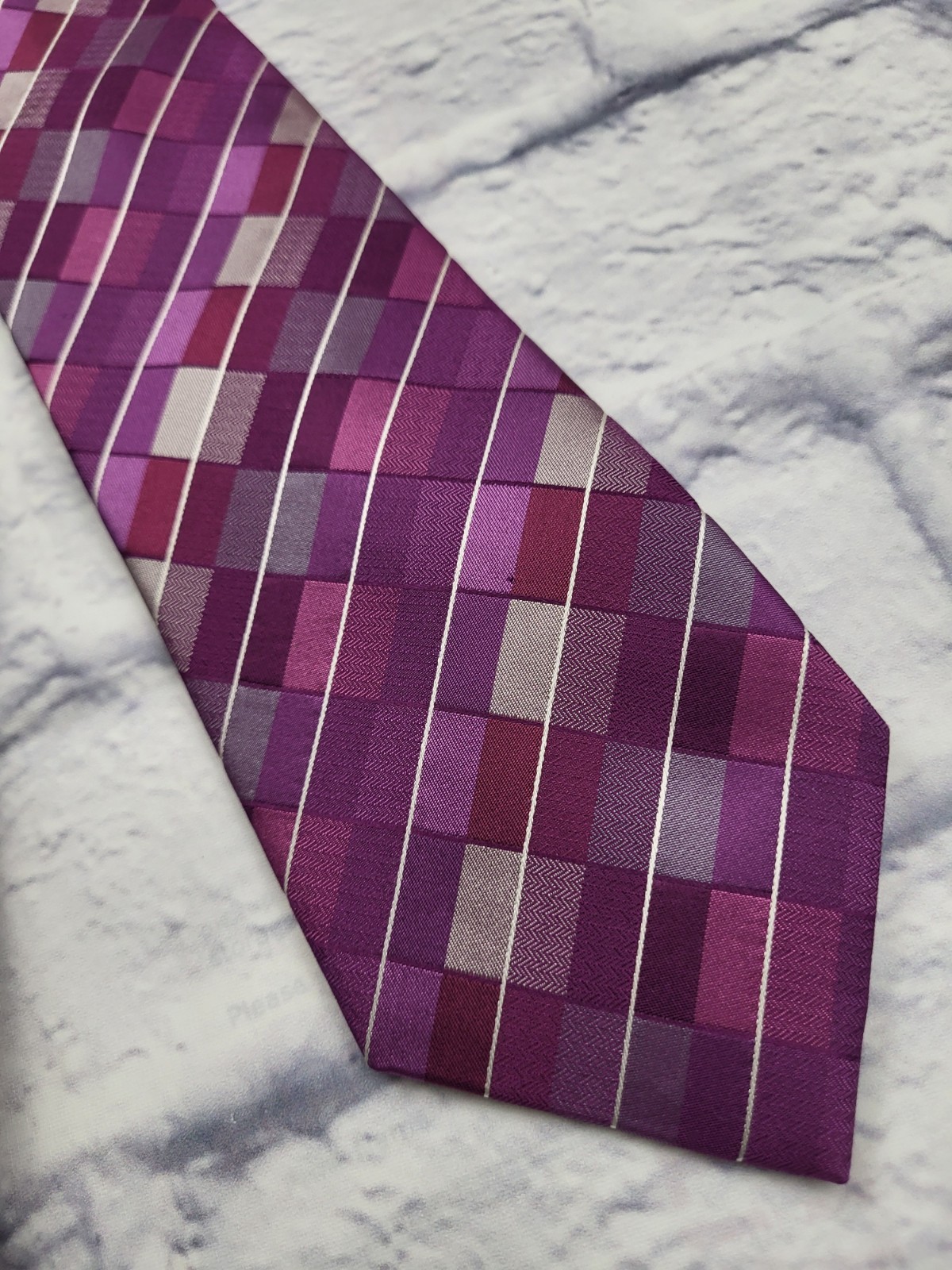 Kenneth Cole Reaction Silk Tie Purple Pink Gray Plaid Men Necktie 57 x 3.25*