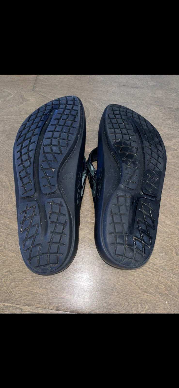 Oofos OOlala Thong Limited Women’s Size 11 Black Camo Thong / Recovery Sandals