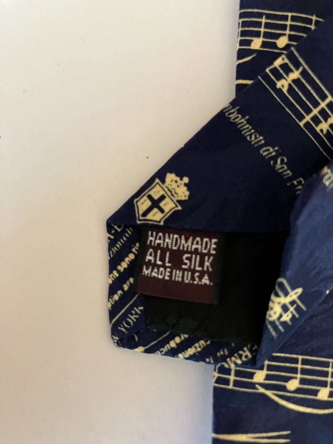 MUSEUM ARTIFACTS Men’s Navy Gold Tosca Opera Music Notes Silk Tie Classic 58″