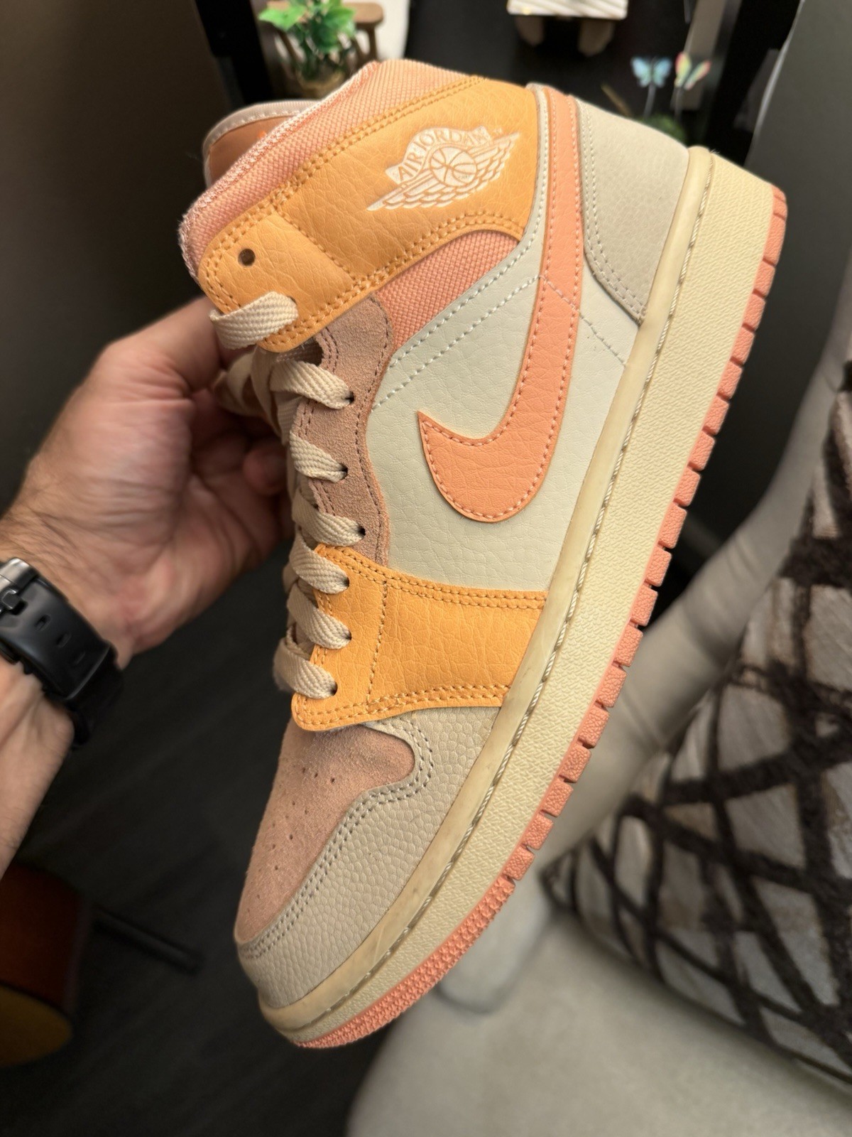 Nike Air Jordan 1 Mid Apricot Womens Size 10 Pink Basketball Shoes Sneakers