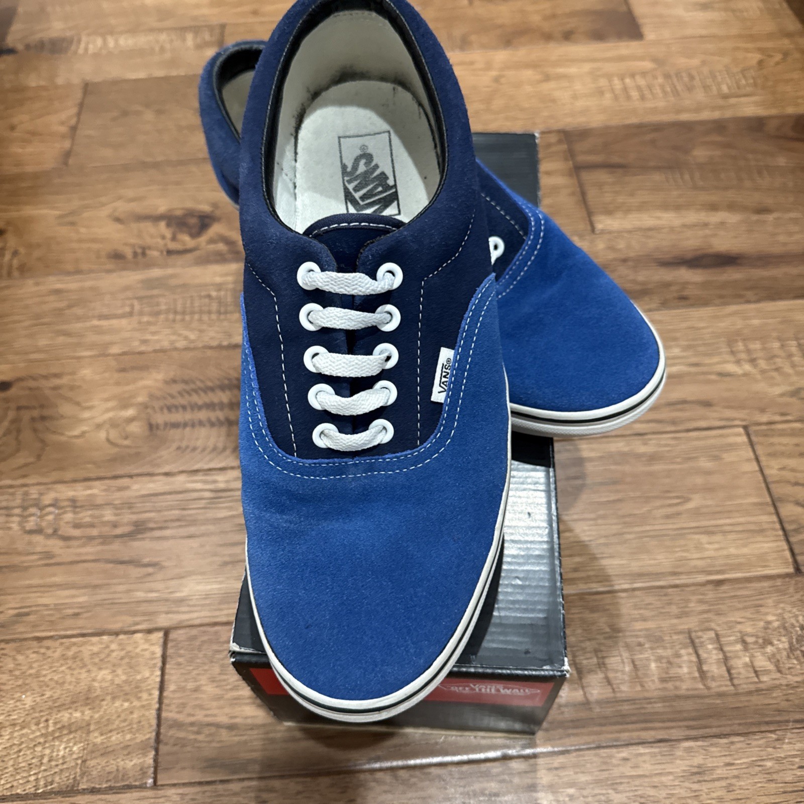 Vans Era Corduroy – 2 Tone Blue Size 10 In Box