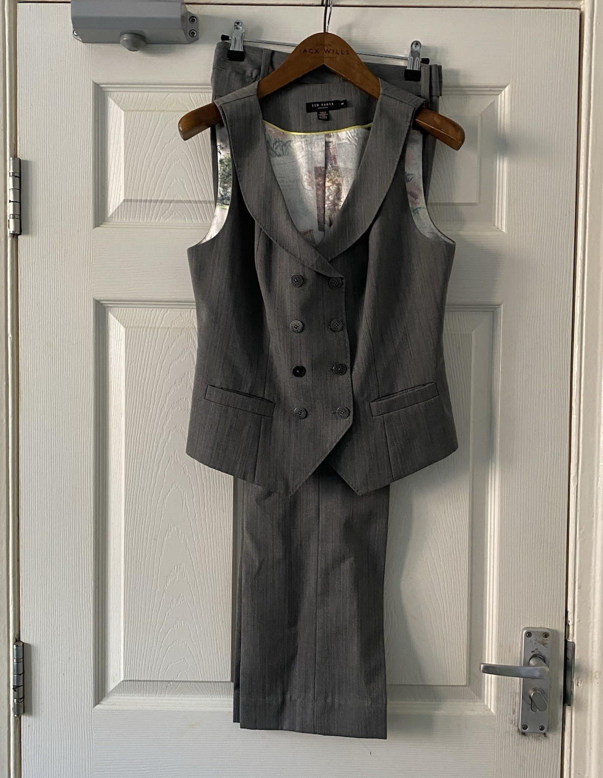 Ted Baker London Grey Herringbone wool rich 2-Piece Suit Lined Tailored Size 10