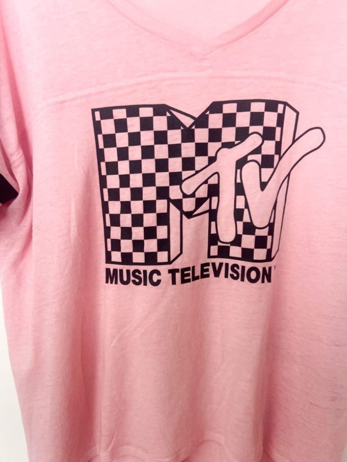 MTV Pink Checkerboard Logo Graphic V-Neck Varsity Tee XL 15/17 | Y2K Inspired