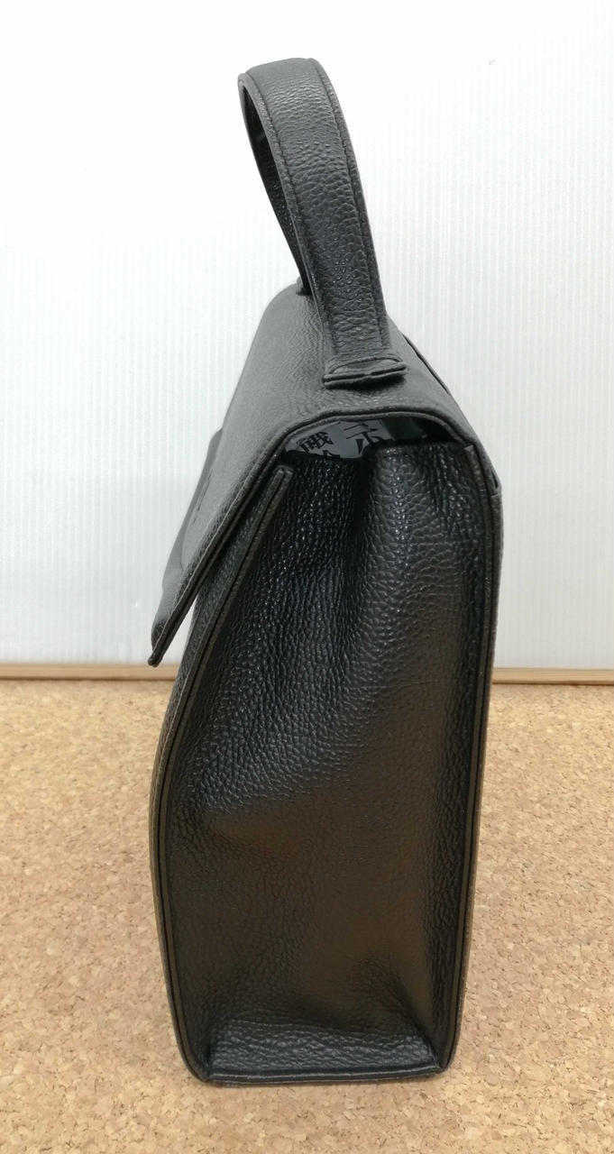 Yves Saint Laurent Handbag 10.6 inch Black