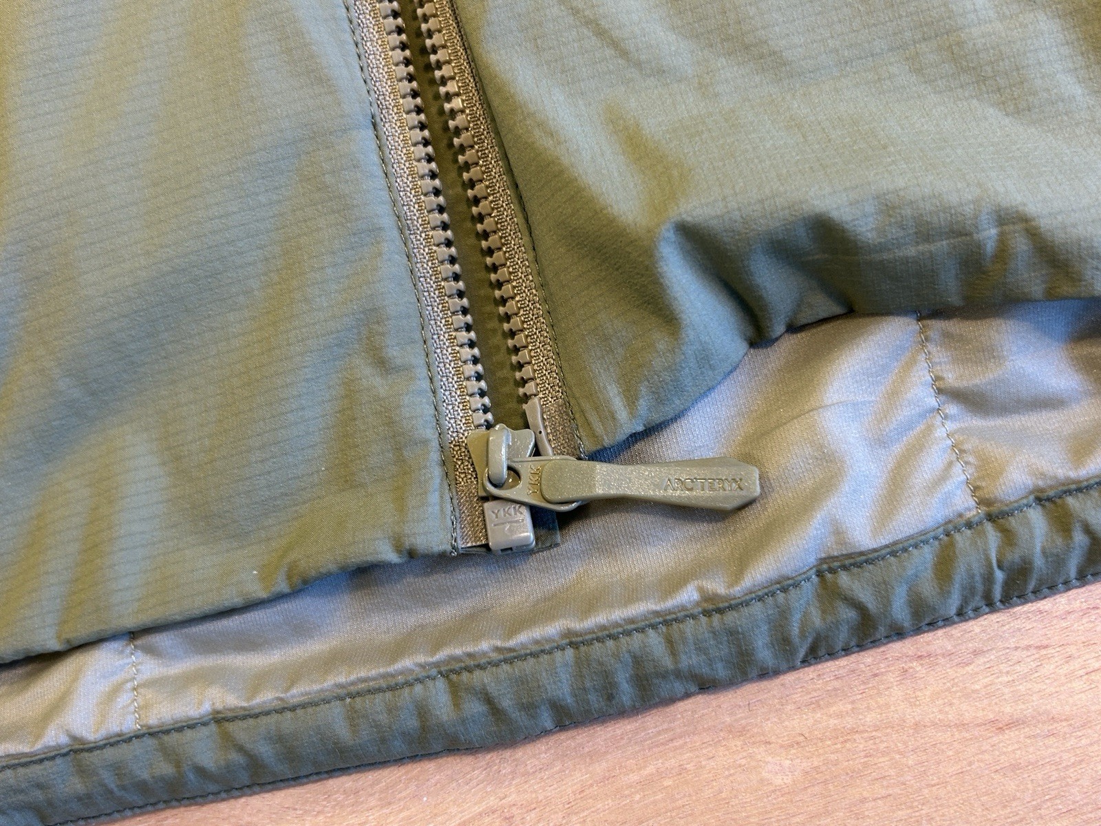 Arc’teryx Atom SL Hoody Jacket Olive Pale Green Men’s Size Small Mint Condition