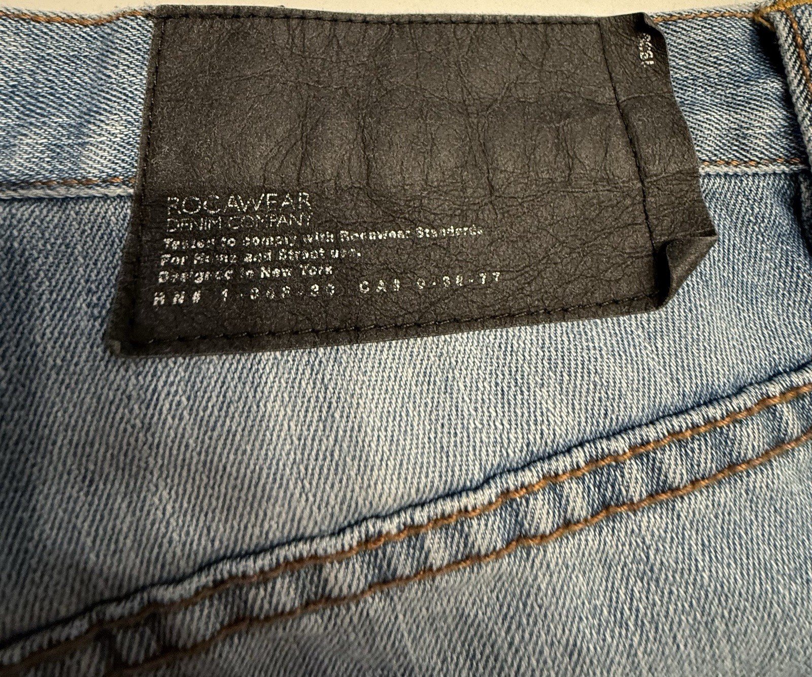 Vintage Rocawear Men’s Bootcut Relaxed Fit Light Wash Denim Jeans 5-Pocket Logo