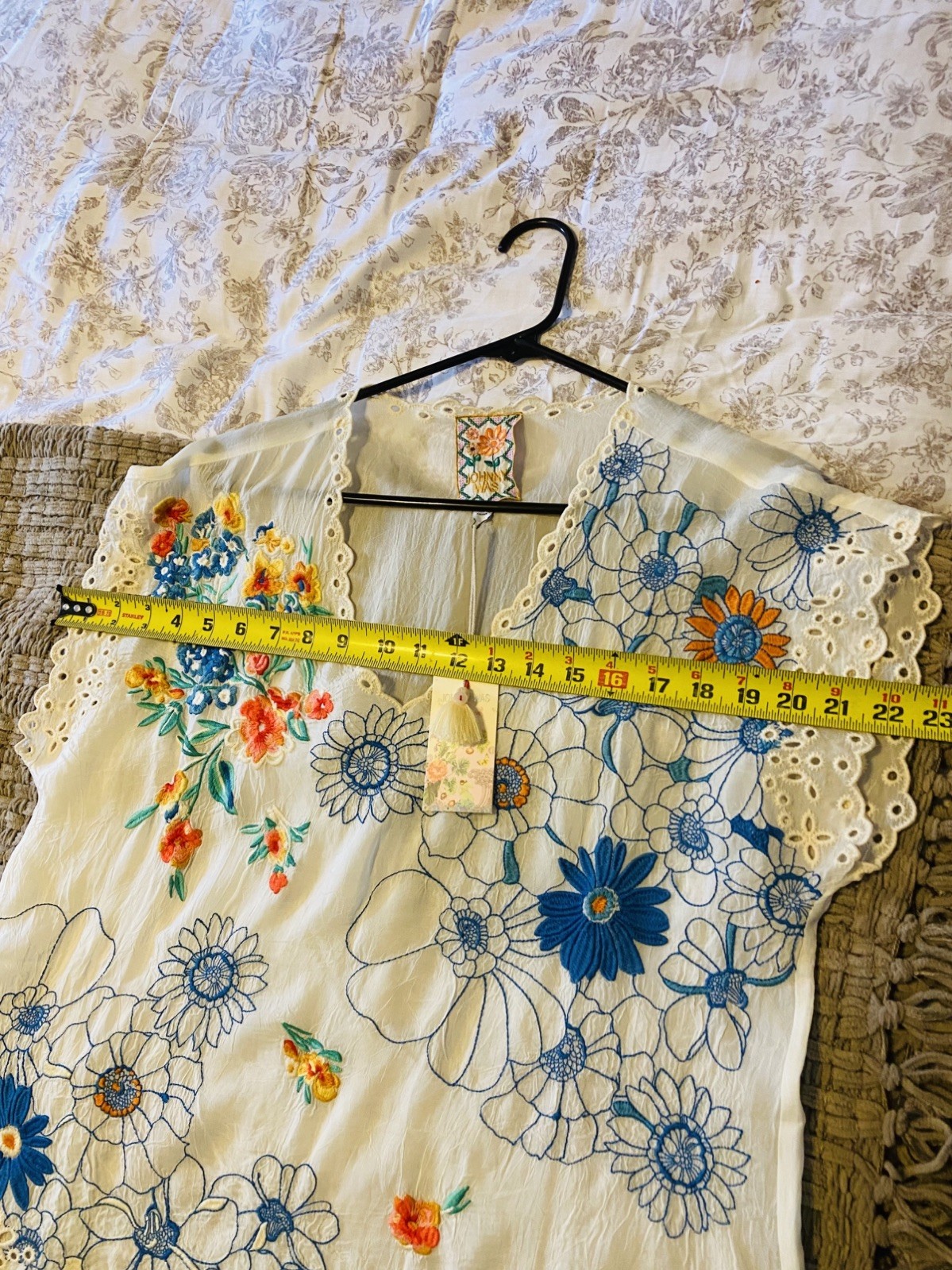 Johnny Was Women’s M White Sheer Floral Embroidered V-Neck Blouse read feedback