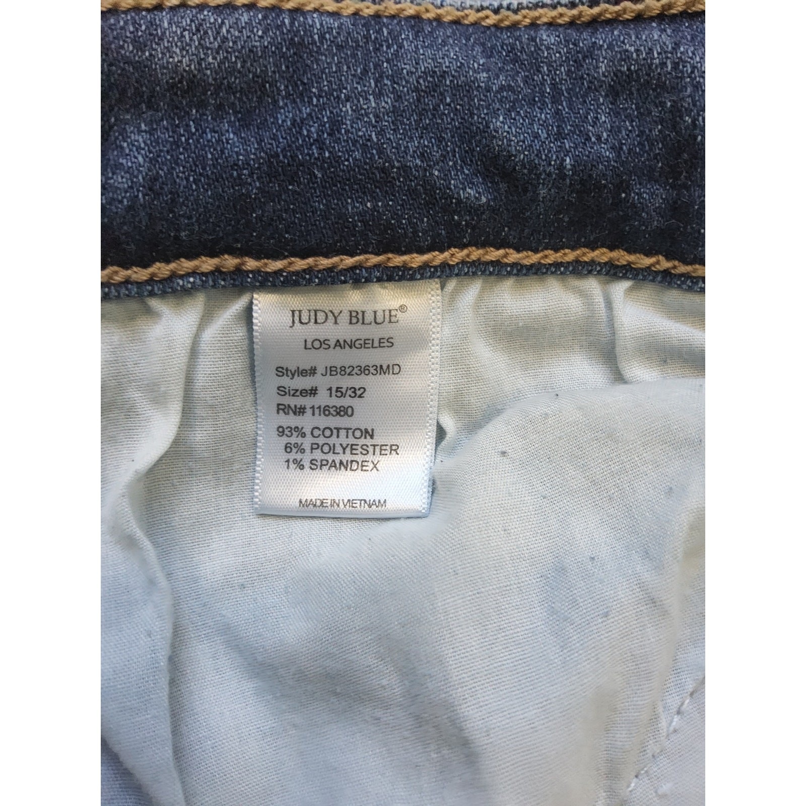 Judy Blue Boyfriend Fit Distressed Jean Size 15/32 High Rise