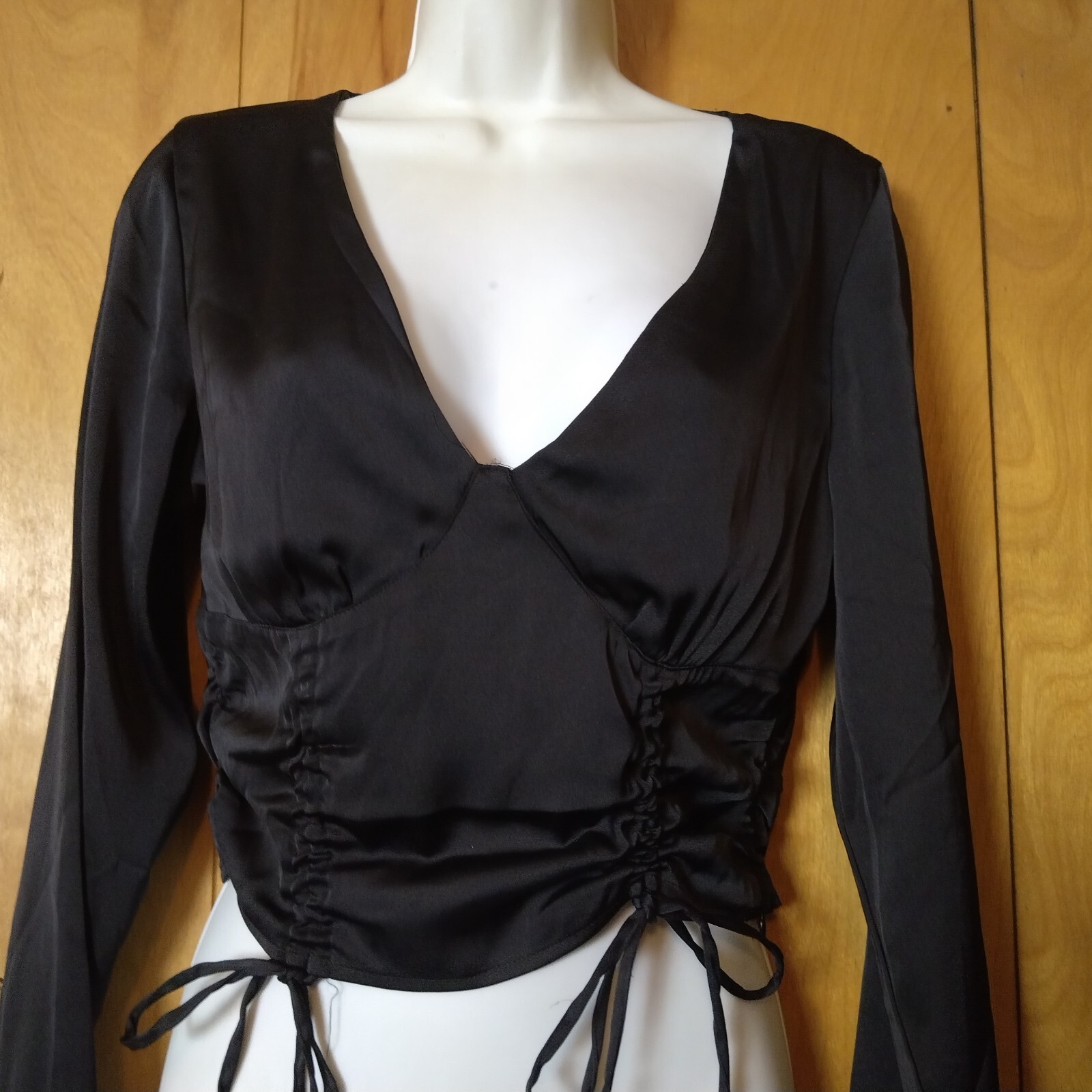 Divided H&M Women’s Small Long Sleeve Black Crop Side Zip Ruched Front Top NEW