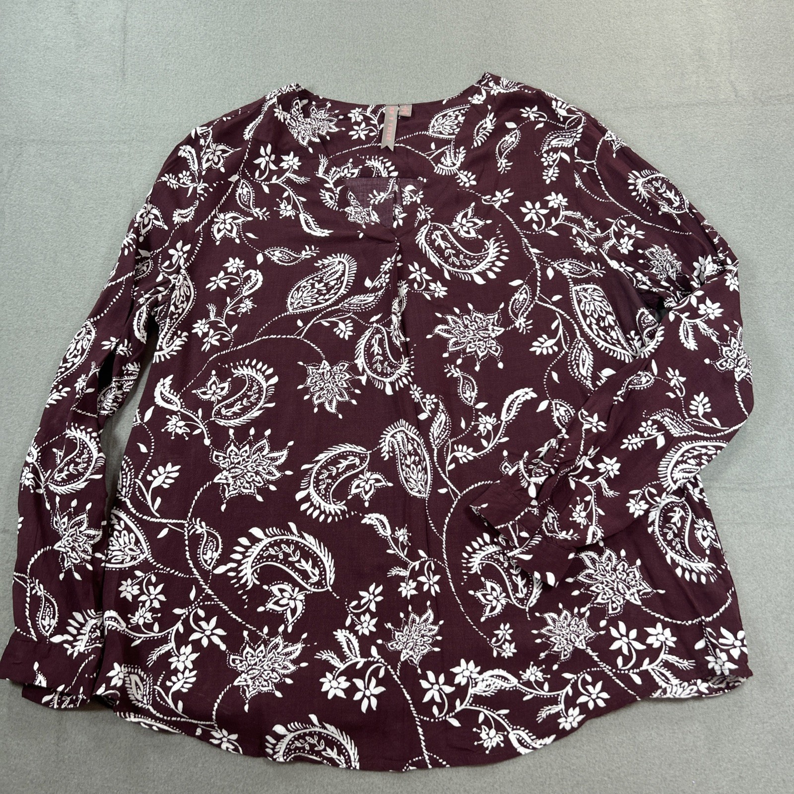 Brina & Em Size L Burgundy Paisley Long Sleeve V-neck Top Lightweight