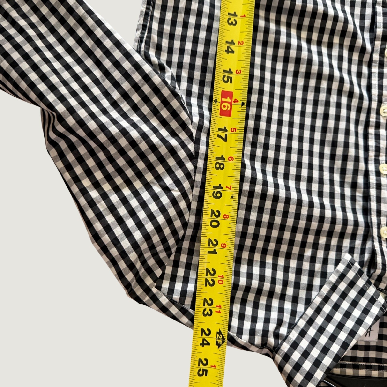 The Shirt Rochelle Behrens Womens Medium Black White Gingham Button Down Stretch