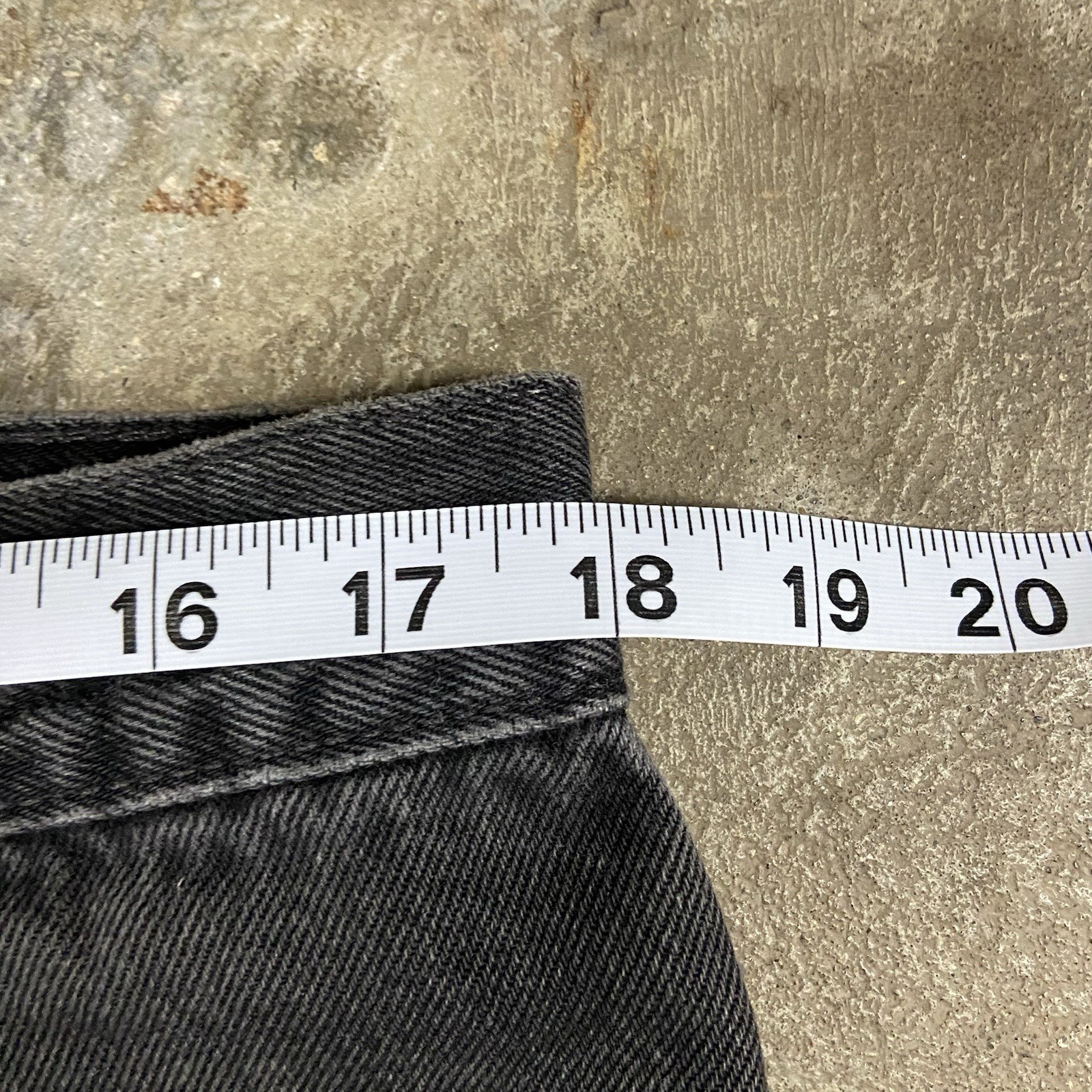 Vintage Levi’s 505 Jeans Size 36×32 Black Denim Classic Straight Leg Fit