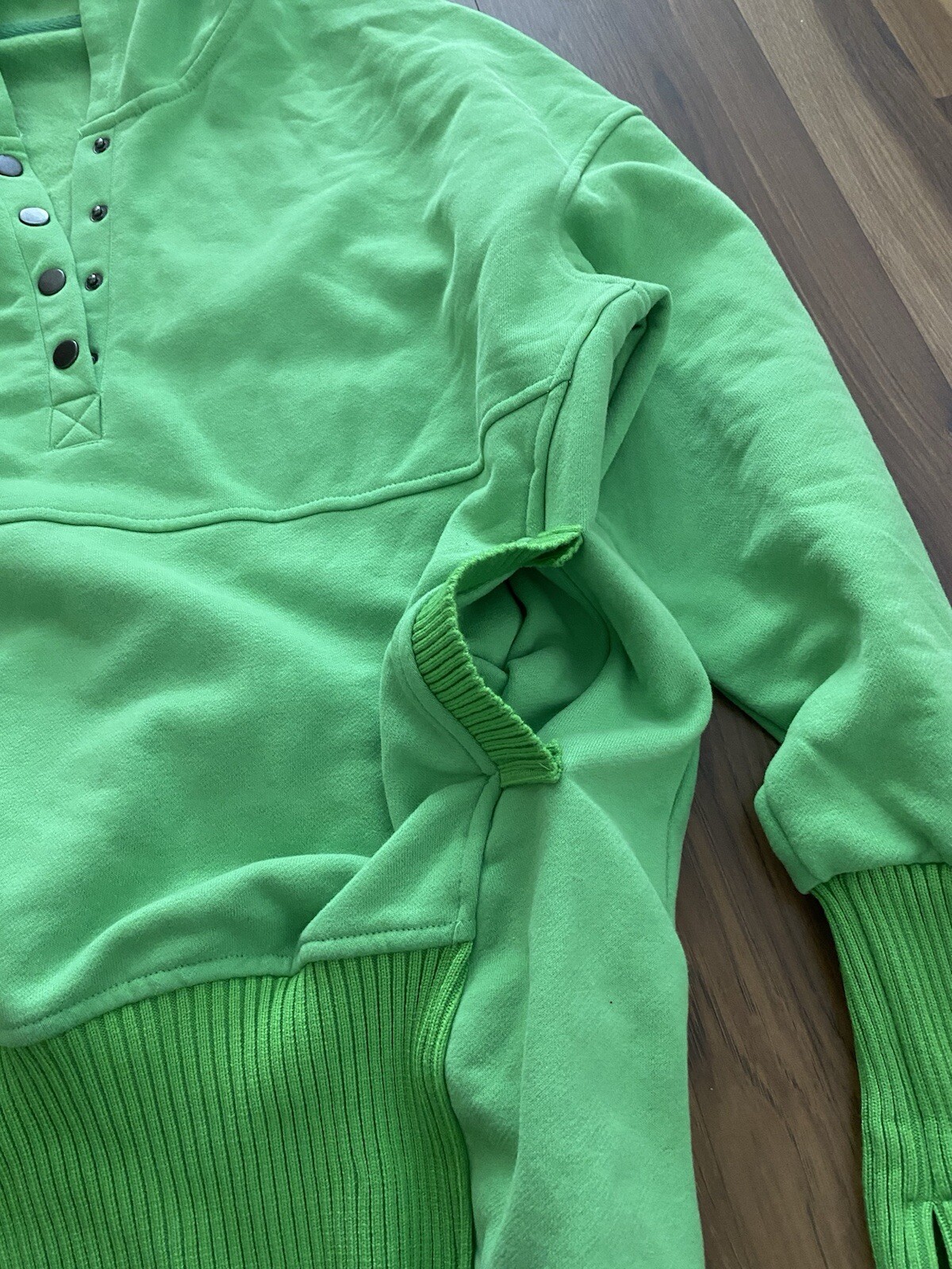Women’s Oversized Green Sweatshirt Size Medium Tunic Hoodie Pockets Henley NWOT