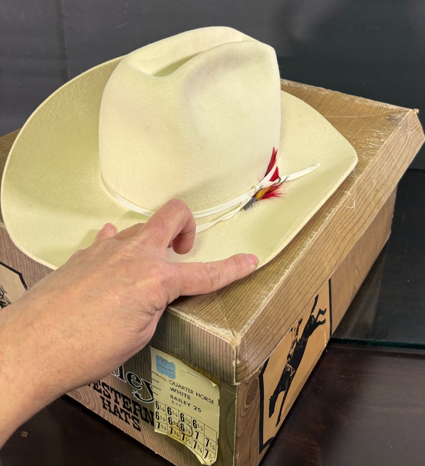 Vtg Bailey 25X Beaver 6 7/8 Quarter Horse Cowboy Hat 3-1/2″ Brim Feather White