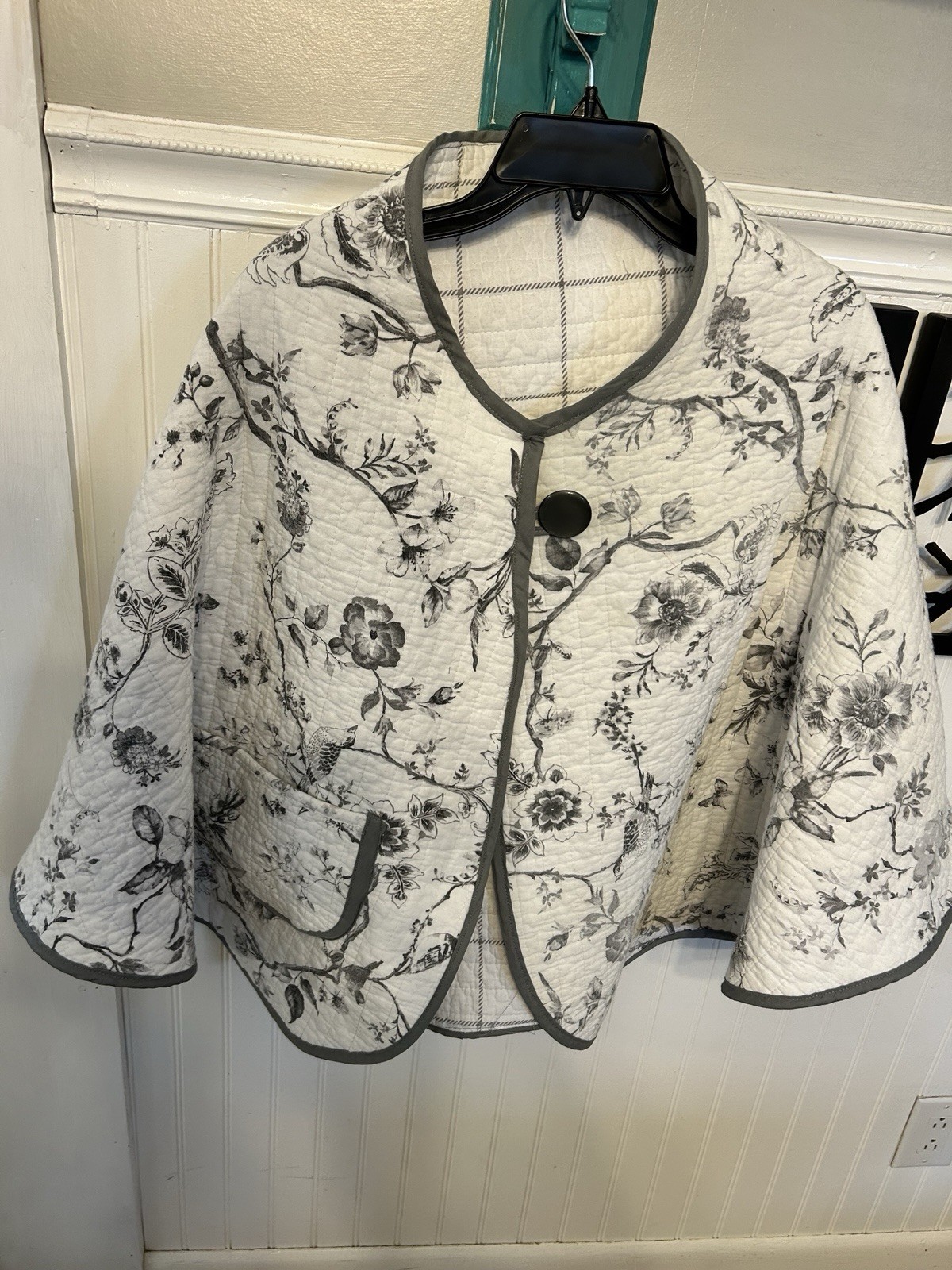 Handmade Quilt Cape Shawl Button Fasten One Size Fits Most White Black Gray