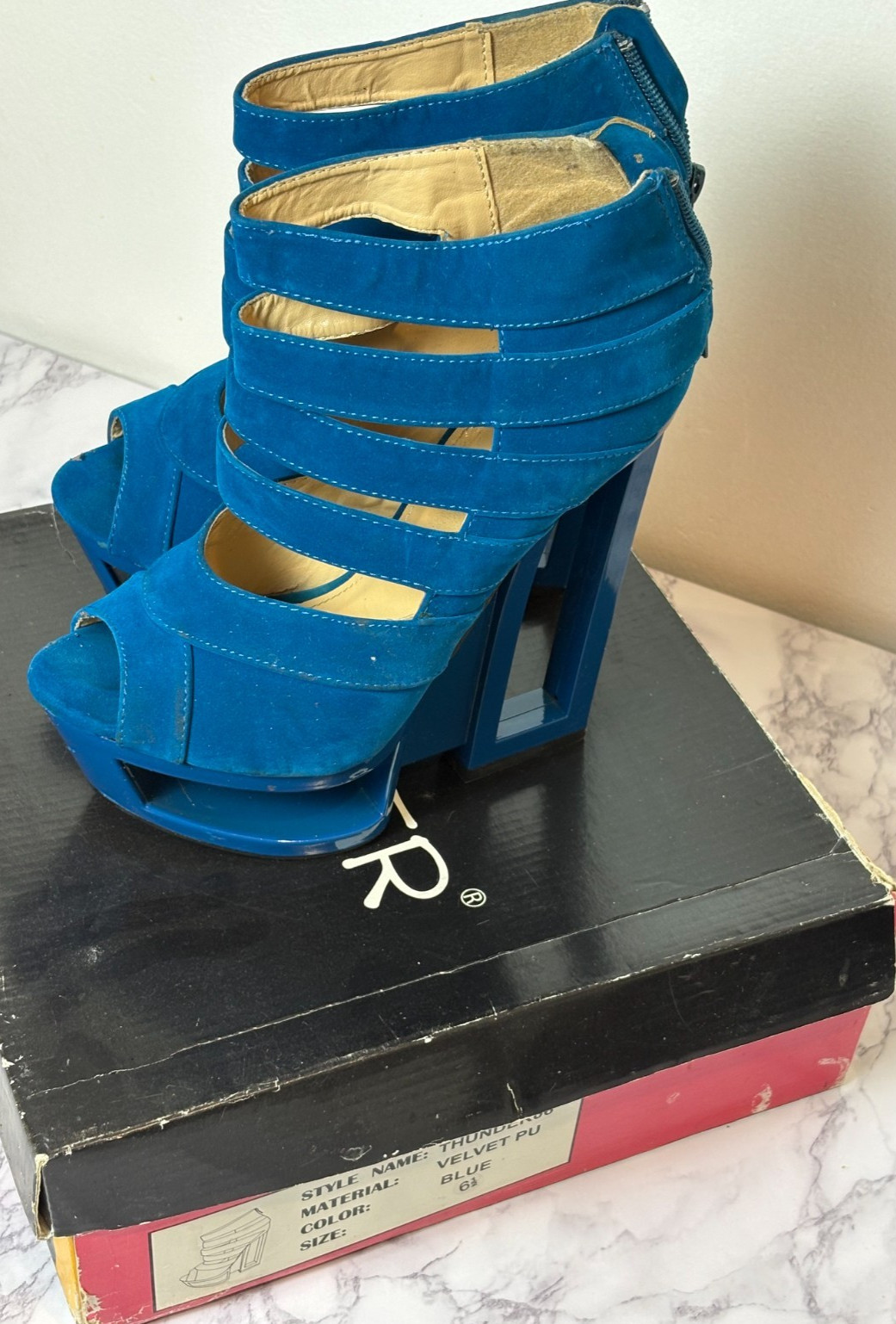 Women’s Bumper Blue Velvet PU Platform Wedged Like Heels Size 6.5