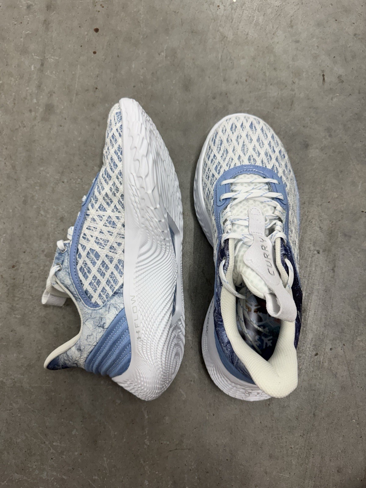 Under Armour Curry Flow 9 x Disney Frozen Basketball Men’s Size 8.5 3026200-408