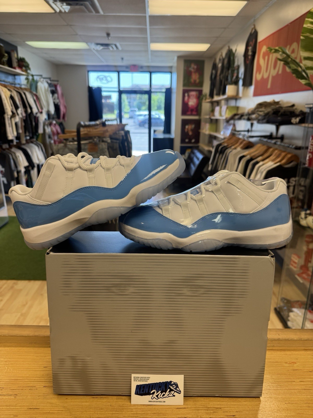 Sz 10.5 – Jordan 11 Retro Low “University Blue” (2026) FV5104-100 (SHIPS ASAP)