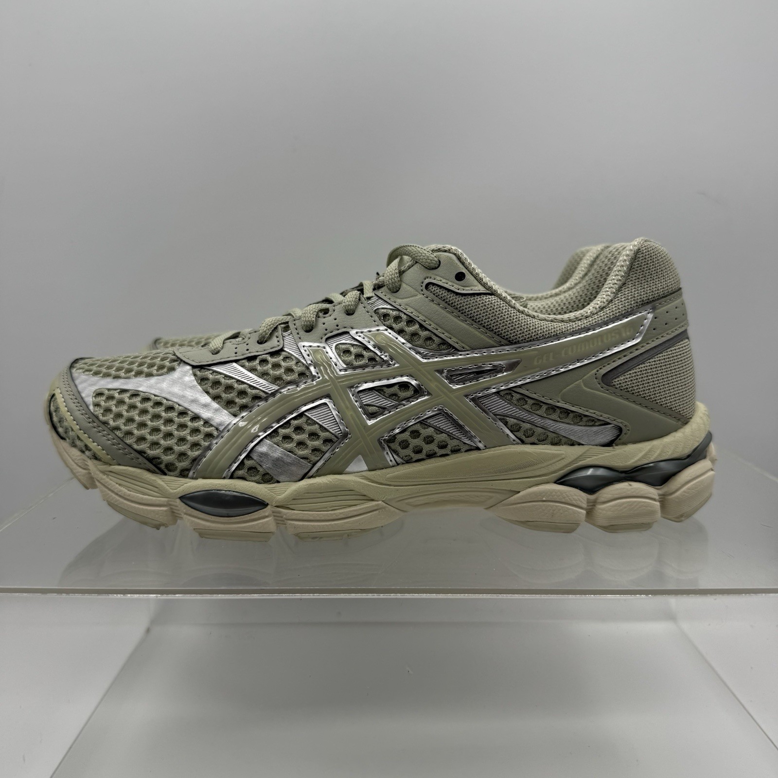 ASICS GEL-CUMULUS 16 Runner-Leaf Green/Black 1203A733-300 Men’s 7.5 / Women’s 9
