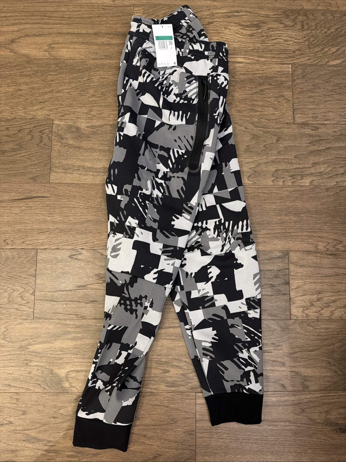 Nike Men’s Size Medium Black Gray Digi Camo Tech Fleece Jogger Pants DM6472