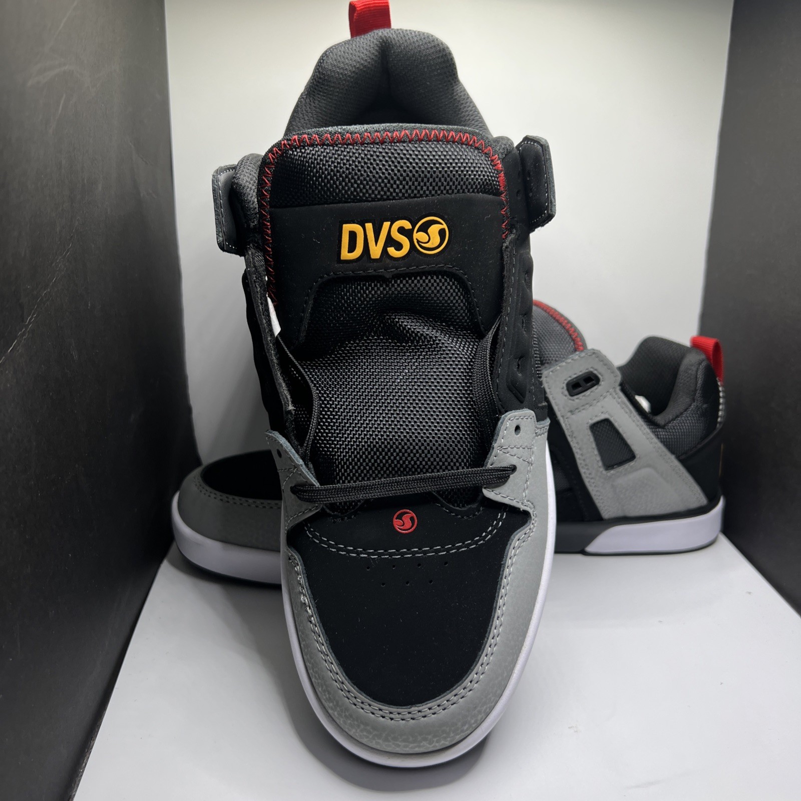 Mens DVS Comanche Skate Shoe Black Charcoal Gold Size 9.5