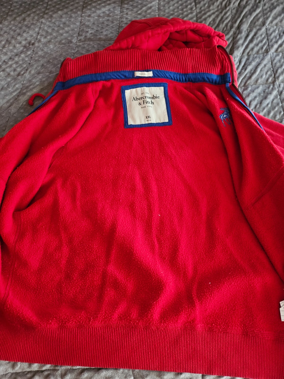Mens Size 2XL Heavyweight full zip button closed red hoodie
