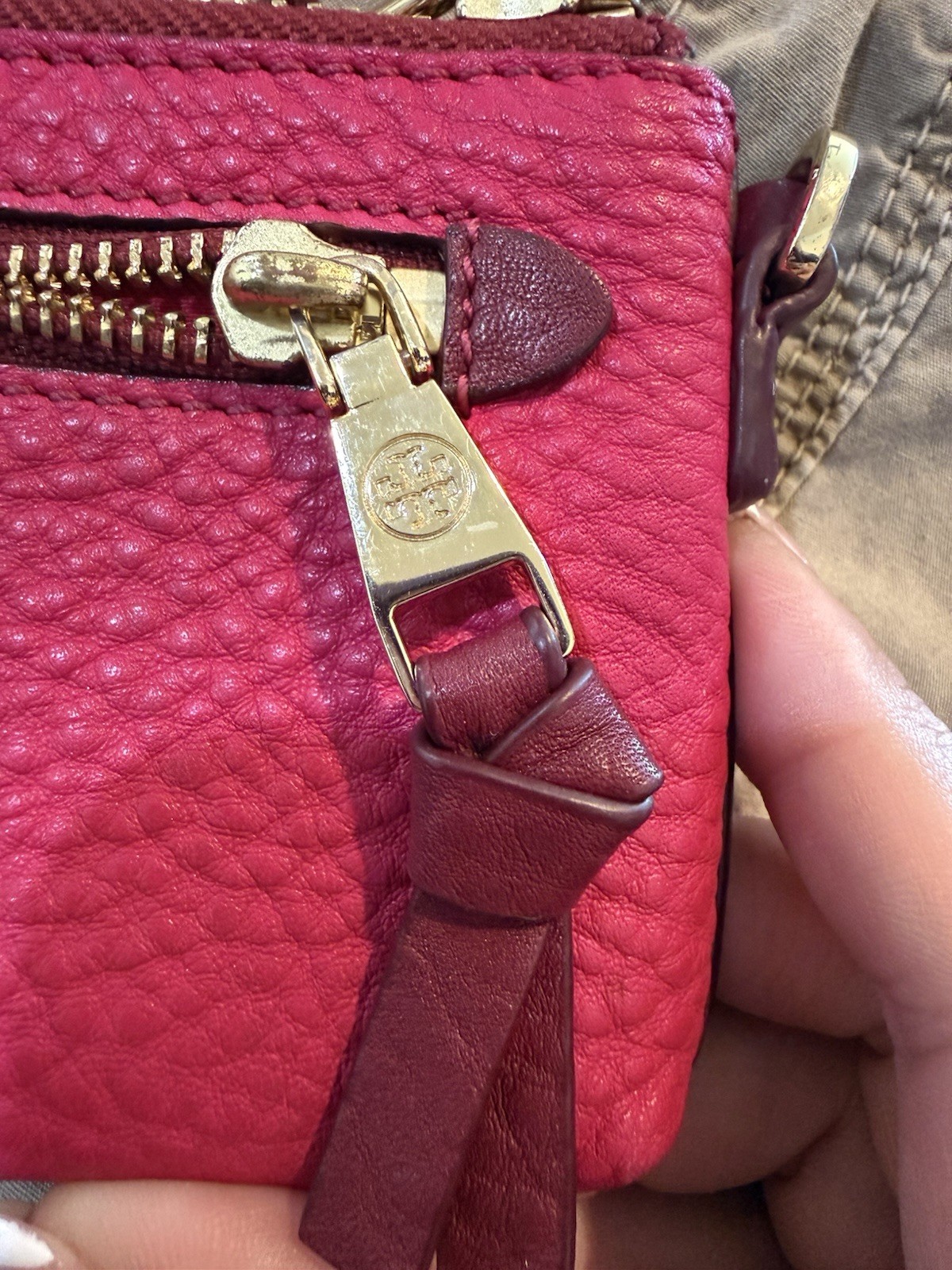 Tory Burch Robinson Pebbled Leather Zip Wristlet In Magenta.