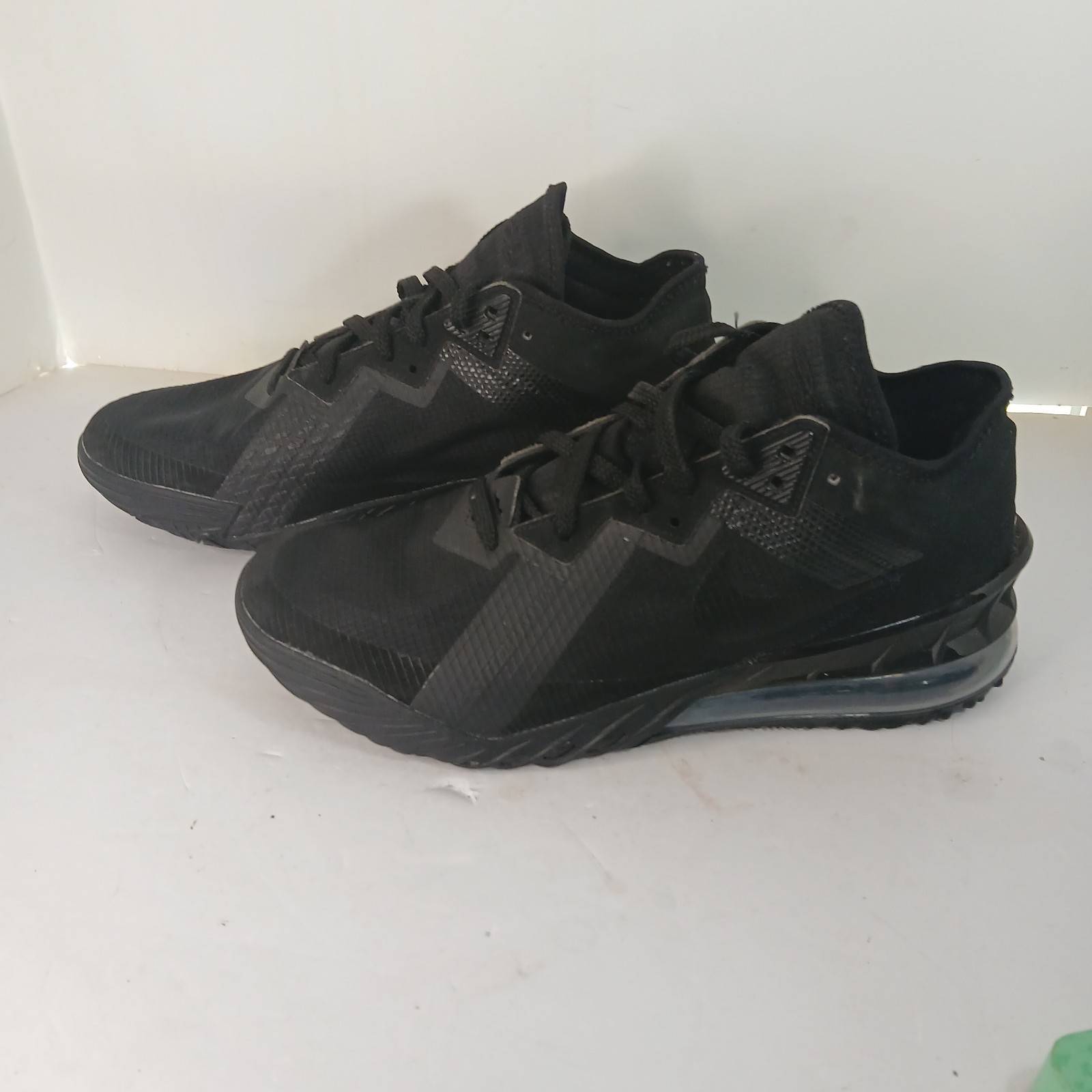 Nike LeBron James 18 Low Triple Black Zero Dark 23 CV7562-004 Mens 10.5