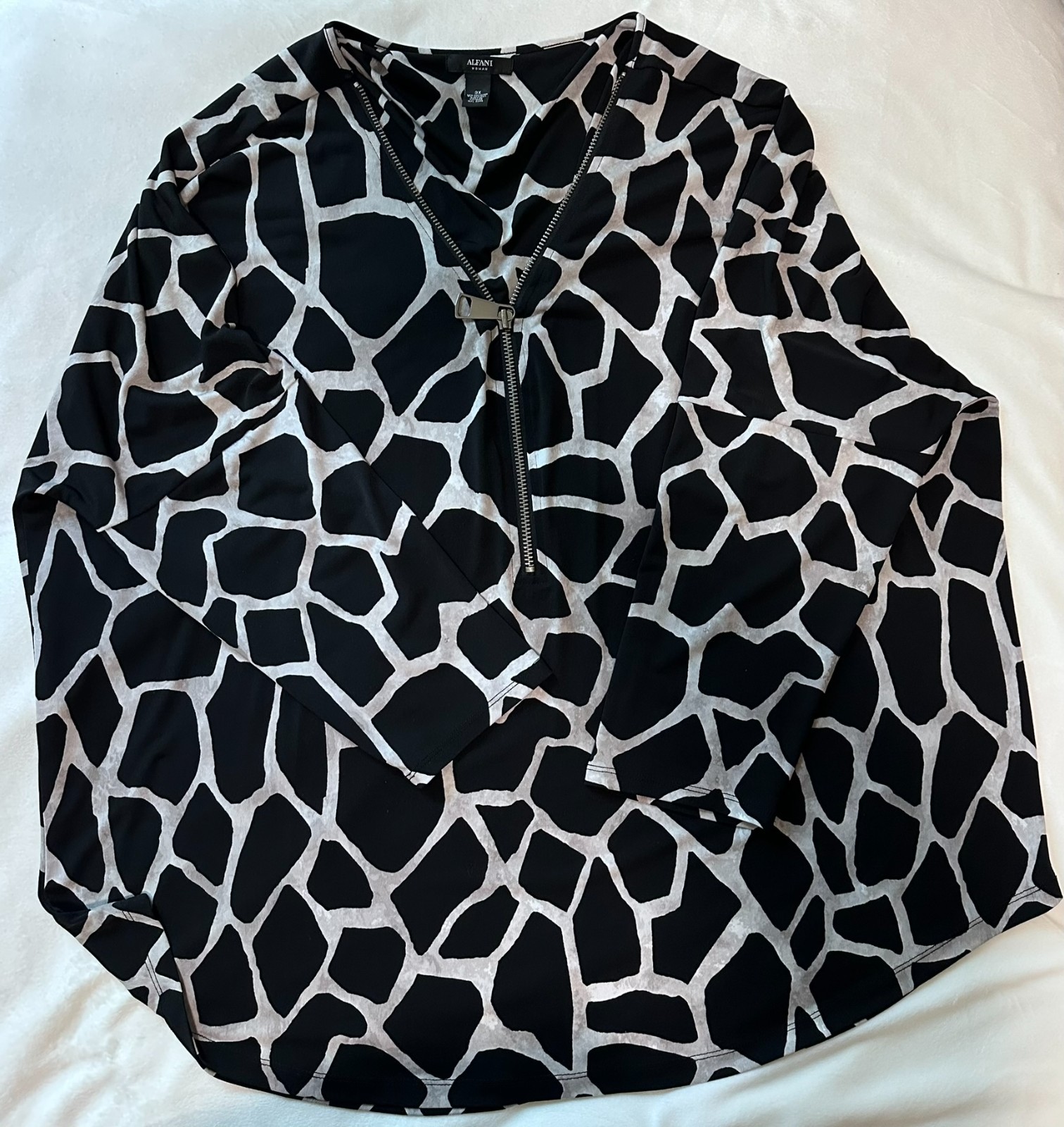 Alfani Women’s Plus Size Black/White Giraffe Print Half Zip 3/4 Sleeve Blouse 3X