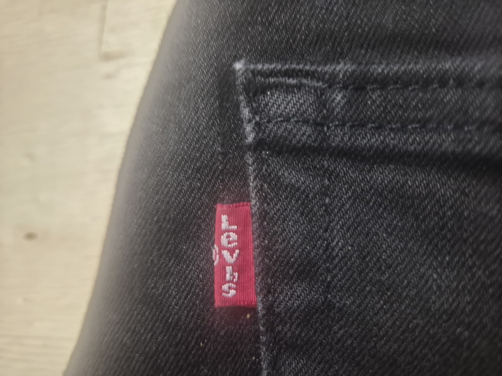 Levi’s Men’s 512 Black Slim Taper Denim Jeans Low Rise 5-Pocket Logo