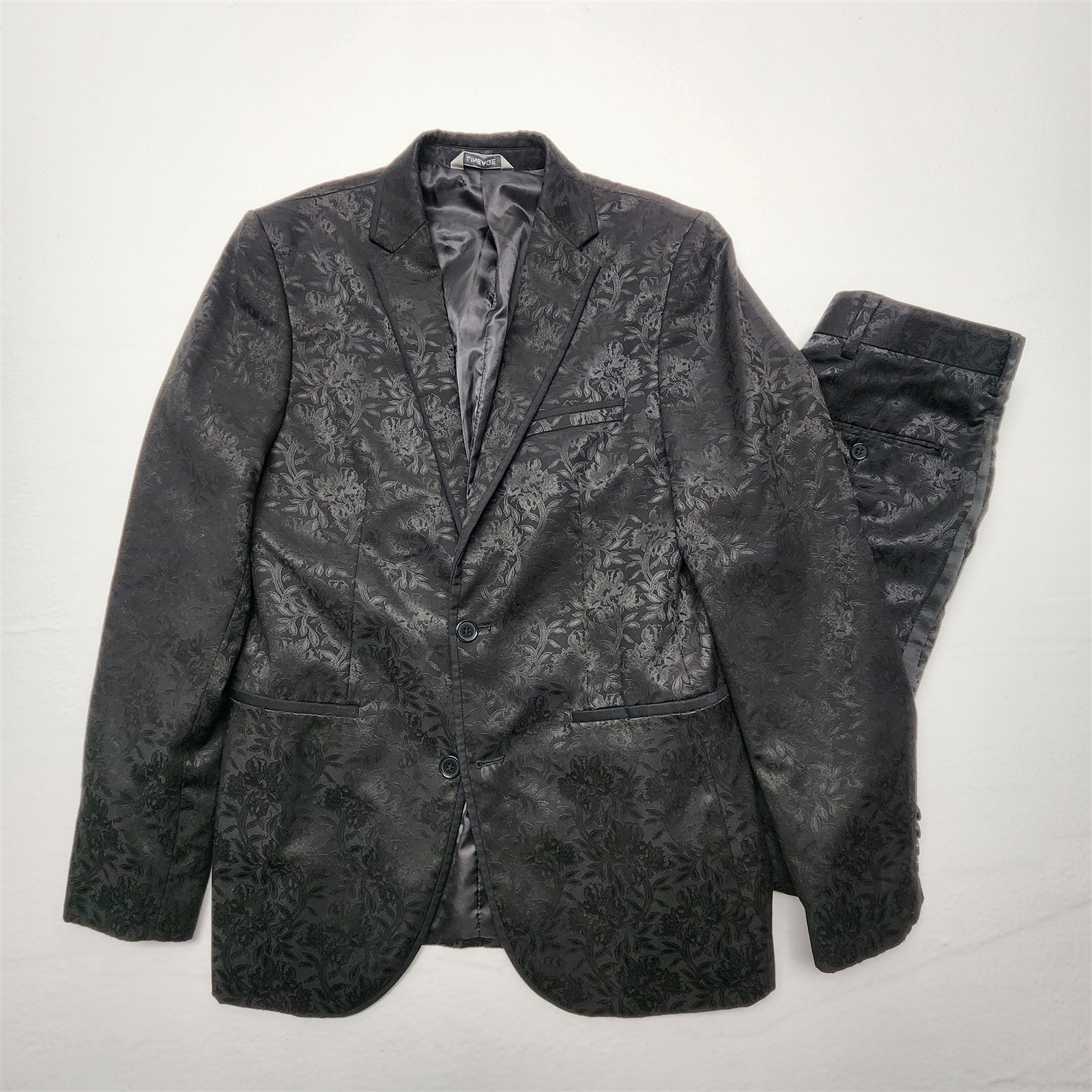 Lineage 38L 30×34 Black Jacquard Floral 2Btn 2Piece Tuxedo Mens Suit