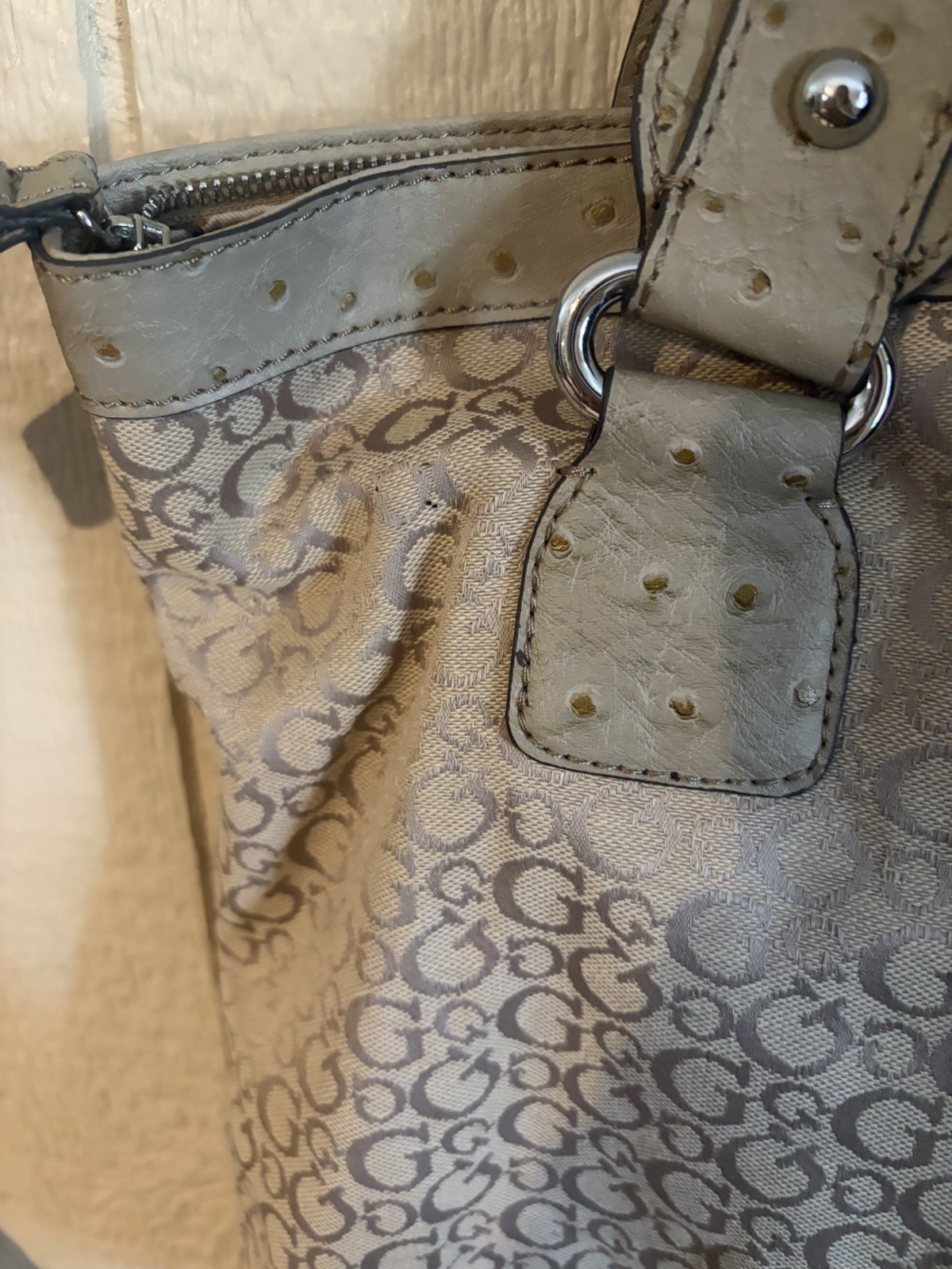 Y2K GUESS Beige Monogram Medium Tote Zip Closure Double Handles Detachable Strap