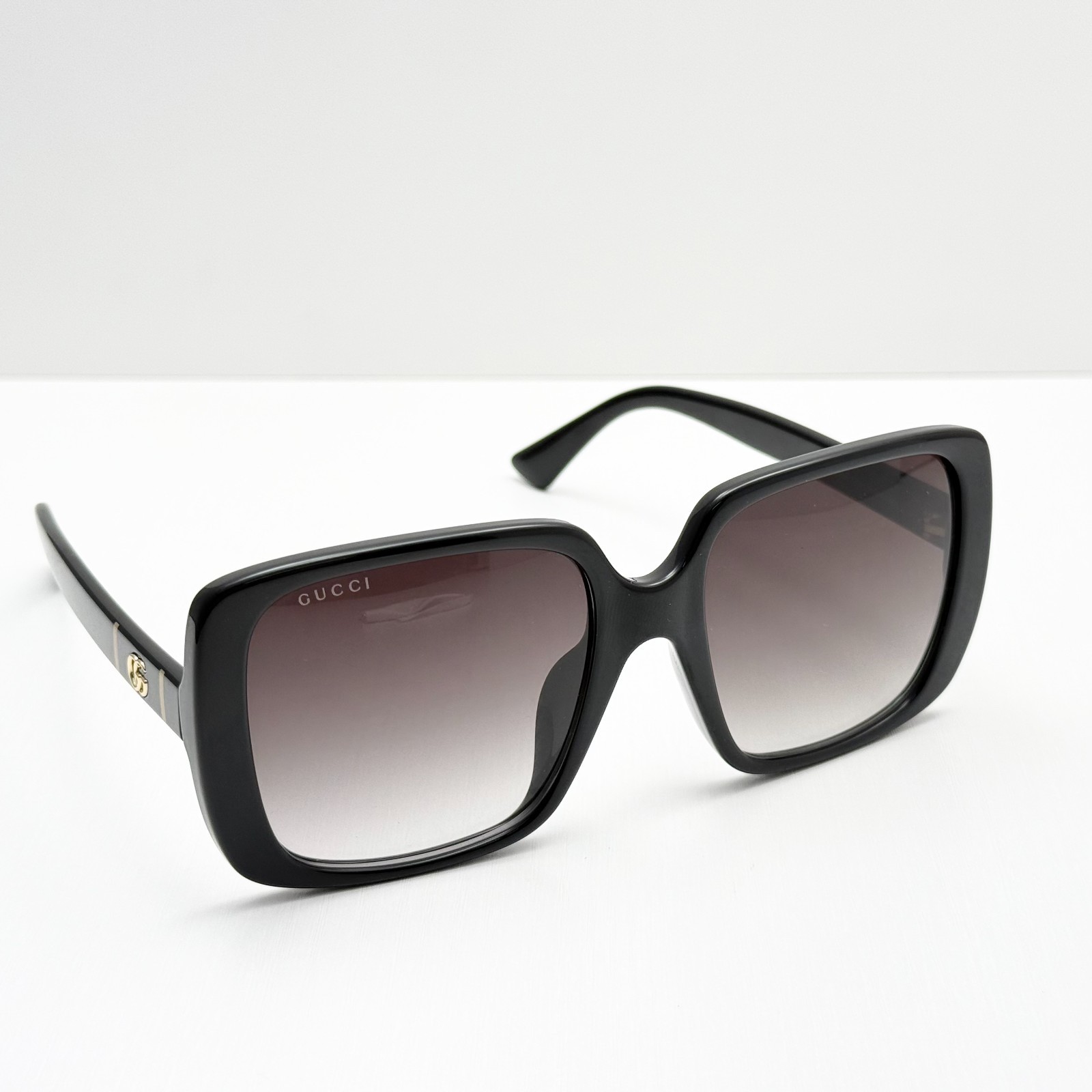 GUCCI GG0632SA 001 Black Gold Oversized Sunglasses Gray Gradient Lens 56-18-145
