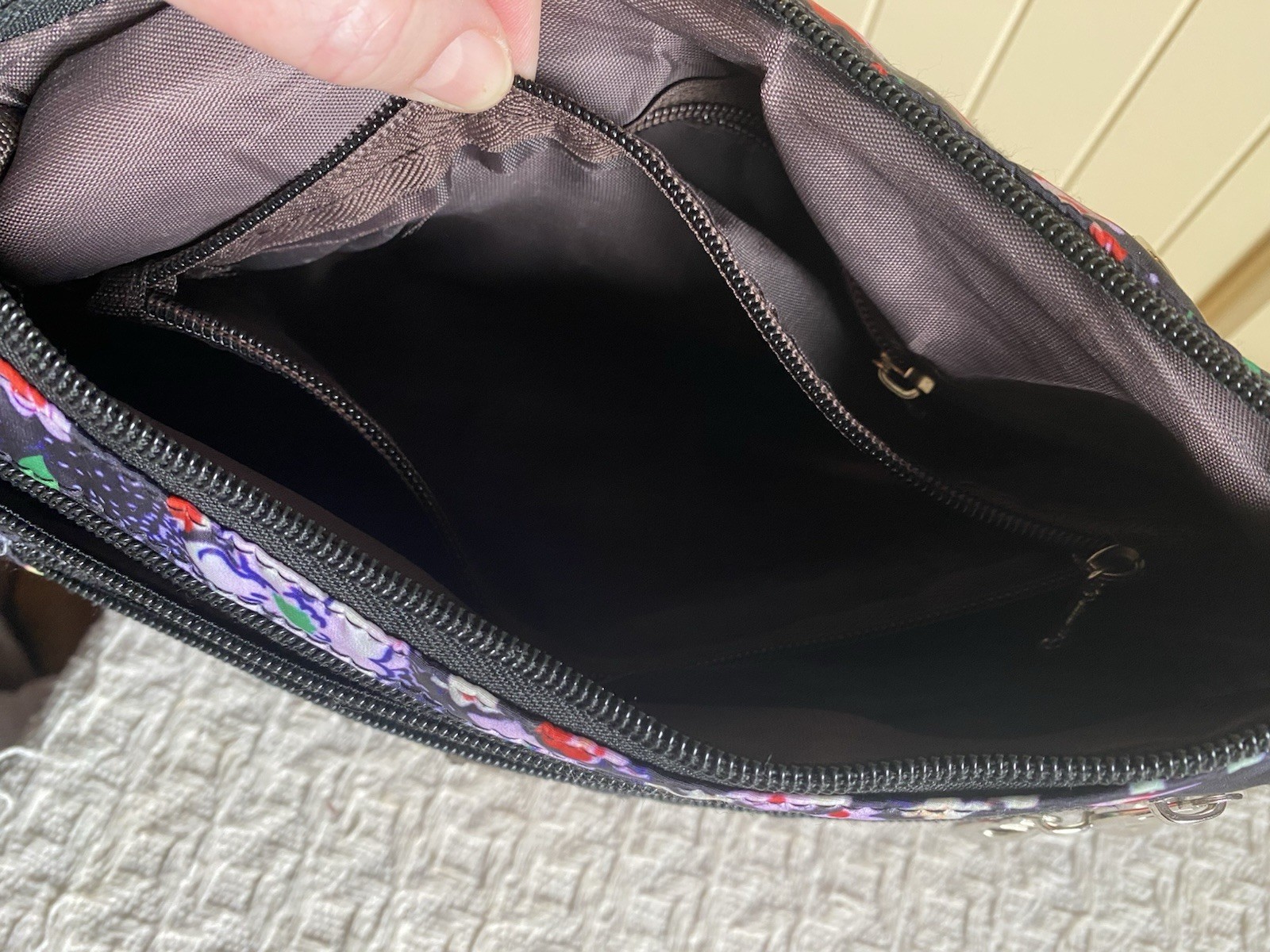 RUIMOTI Nylon FlORAL Crossbody Shoulder Bag Purse Very Roomy Pockets 13” x 6.75