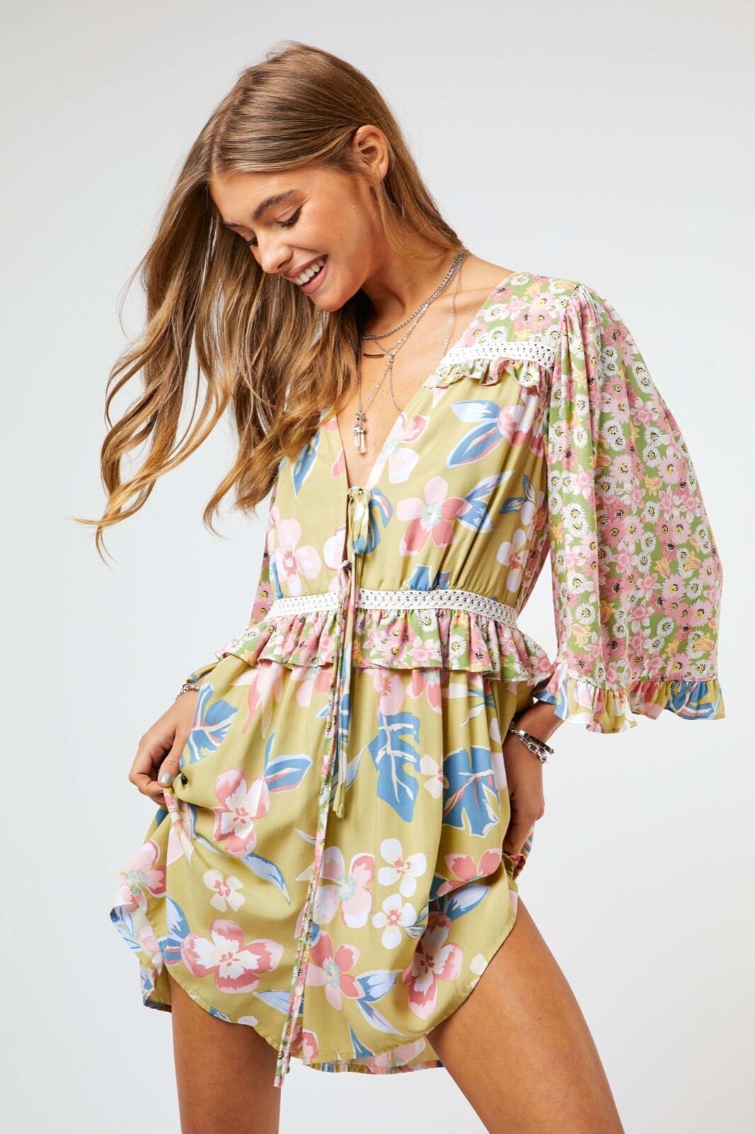Davi & Dani Floral Print V-Neck 3/4 Sleeve Romper Dress Women’s