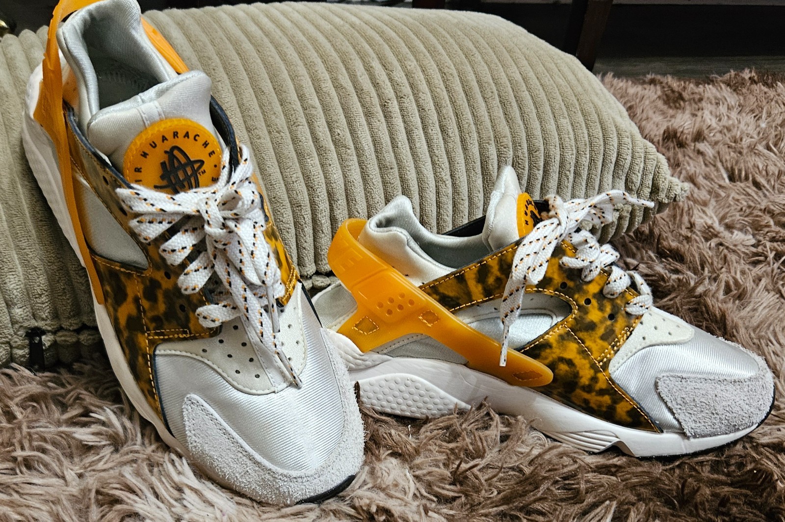 Nike Air Huarache “Tortoise Shell” Phantom-Light Curry Womens 7.5 DQ9317-001