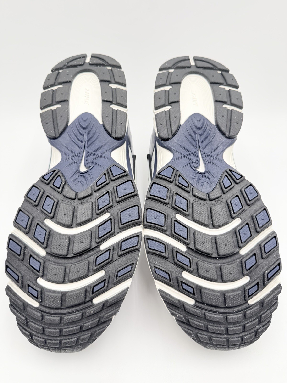 Nike Men’s V5 RNR Size 10.5 White Midnight Navy Metallic |HJ5228-109|