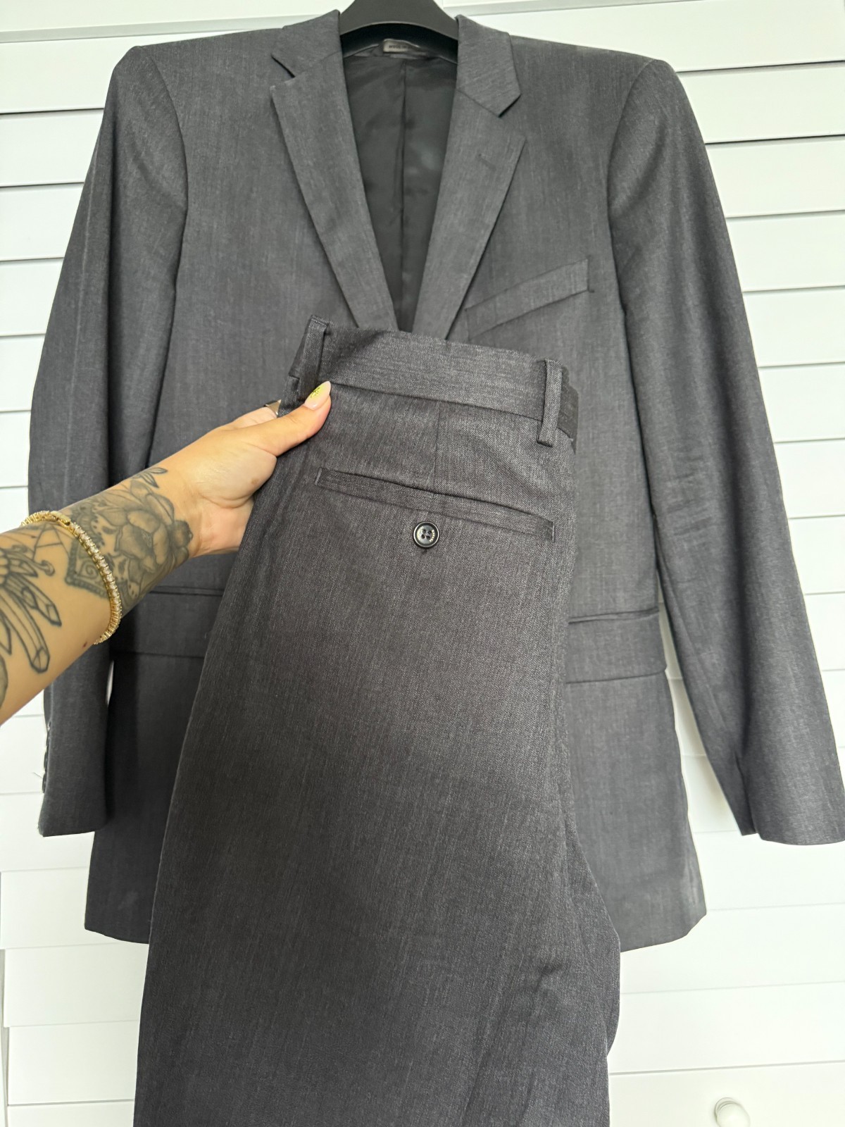 Banana Republic Tailored Fit 100% Wool Suit Charcoal Gray Mens 40S / 33×30