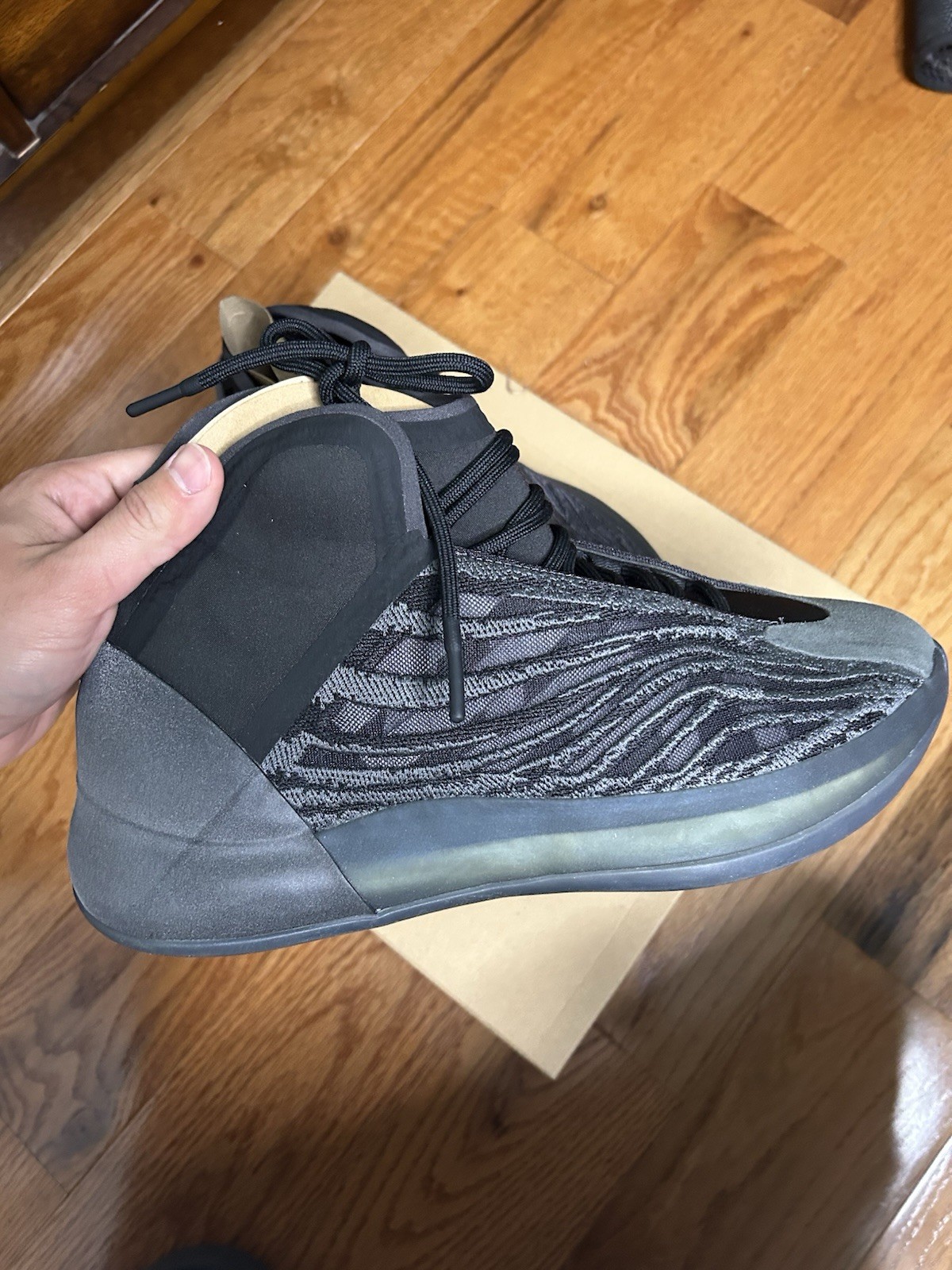 Yeezy Onyx Sz 10.5