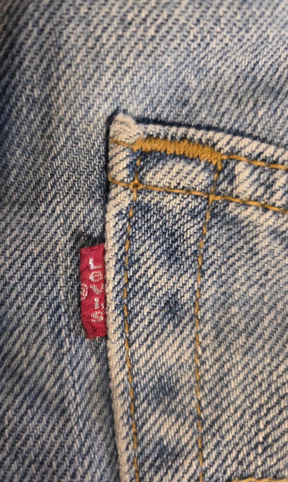 Levi’s Relaxed Straight Blue Denim Jeans Mid Rise 5-Pocket Logo Light Wash