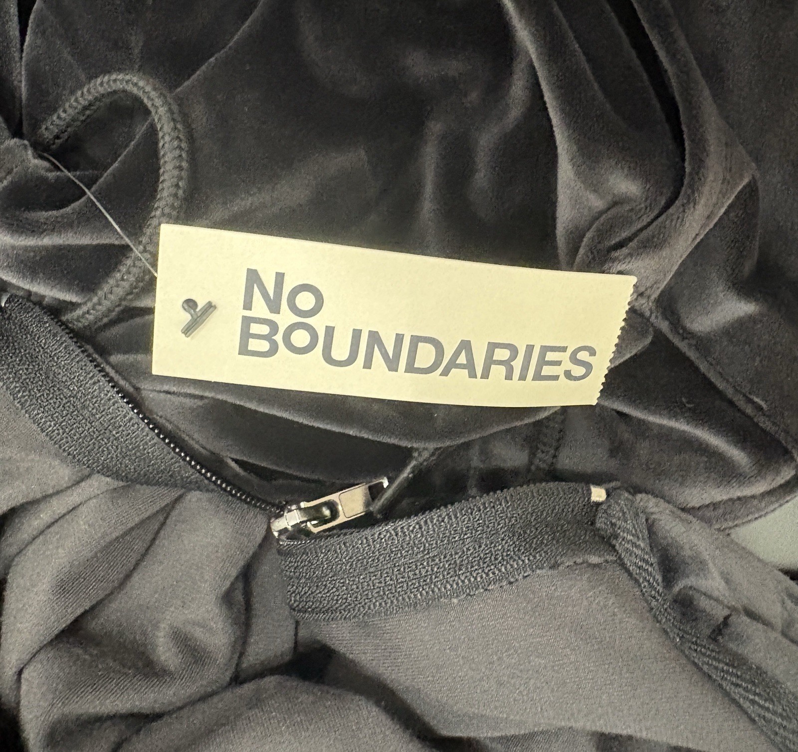 NWT No Boundaries Black Soot Velour Hoodie Jacket Zipper Women’s Size M (8-10)