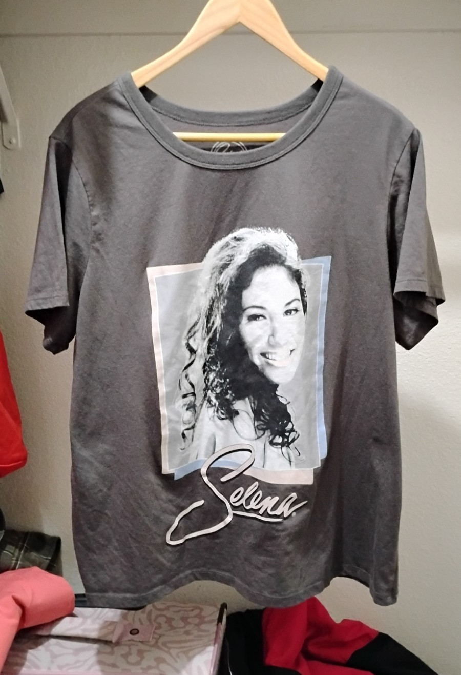 Selena XXL Gray Logo Graphic Print Tshirt Women’s