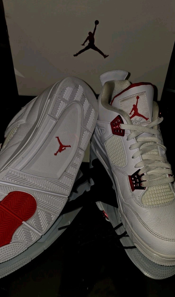 Air Jordan 4 Retro “Metallic Red” (2020) in US Size 15. OG BOX / 9.2/10