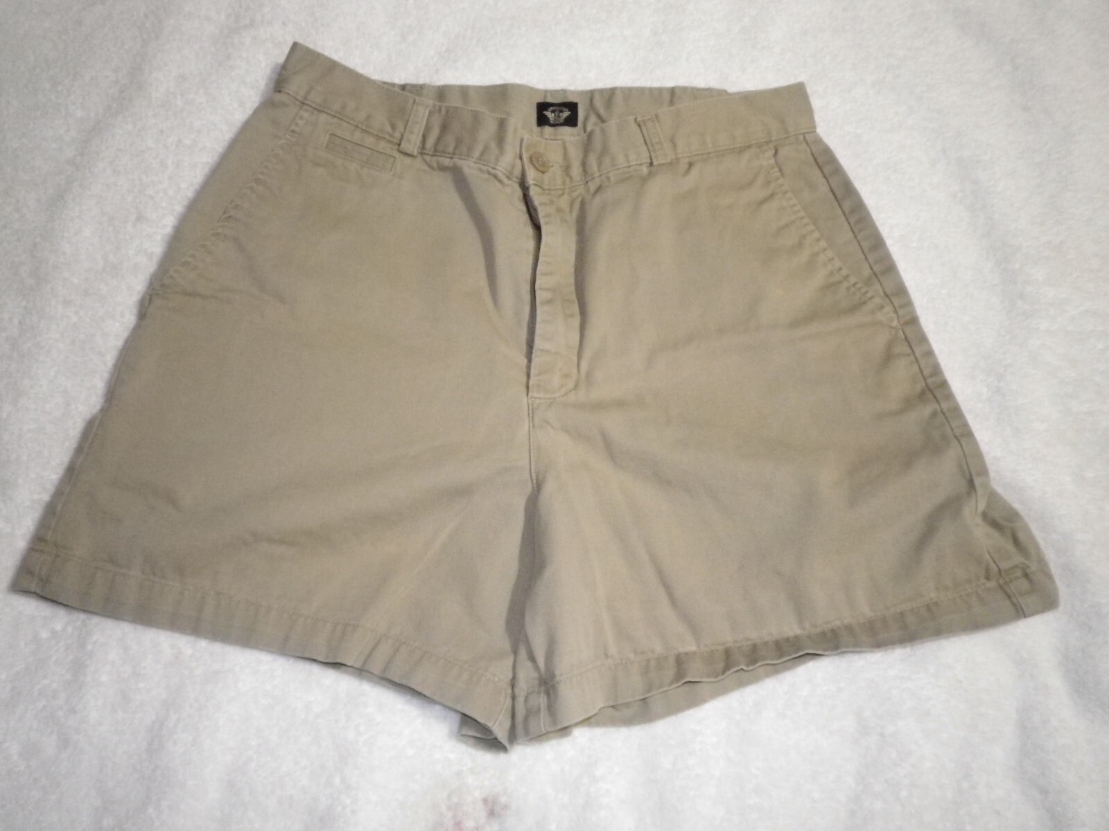 Dockers Women Tan Shorts Size 12 x 4 1/2″ inseam
