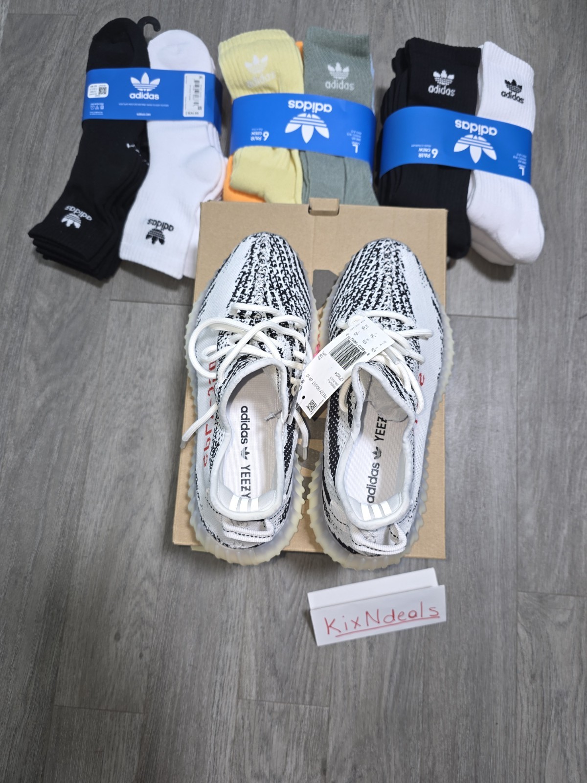 Authentic Adidas Yeezy Boost 350 V2 Zebra (CP9654) Size 6 YZY RNR Wave 500 700