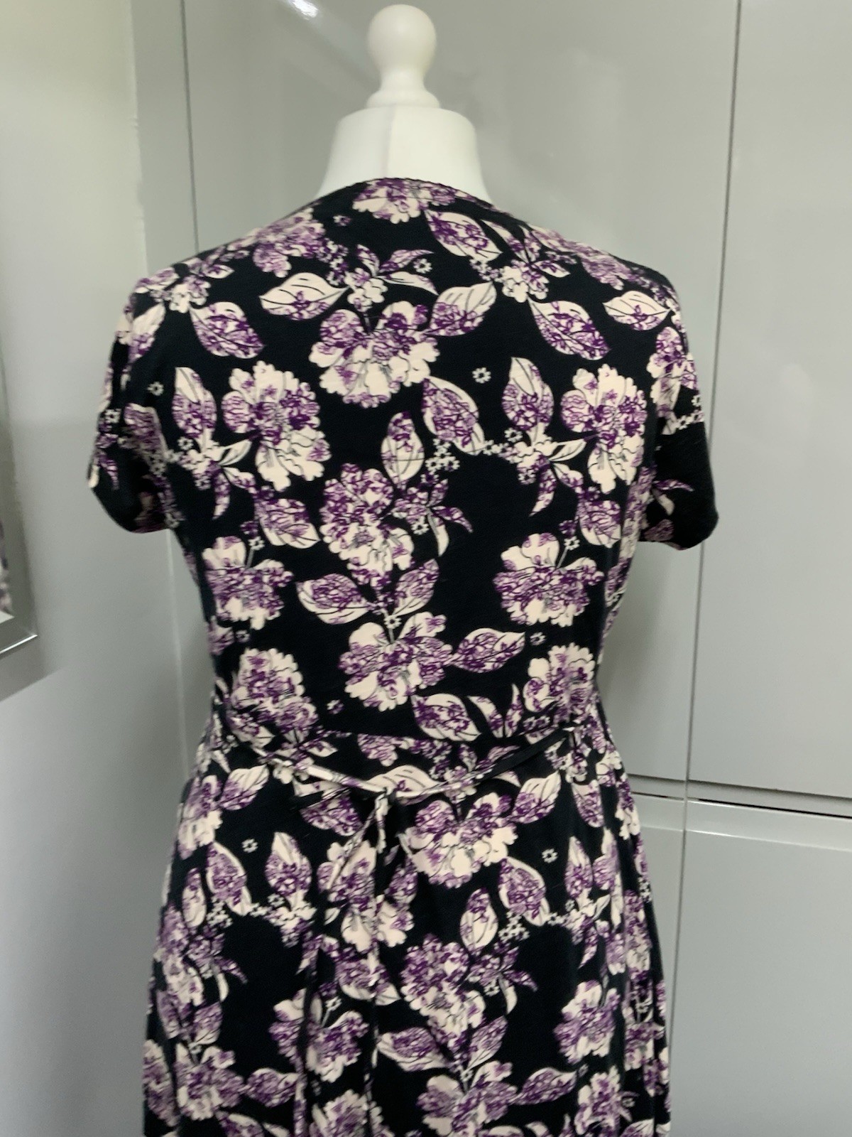 M&Co Size 20 Dress Black Purple Floral Stretchy Fabric Short Sleeve Pockets