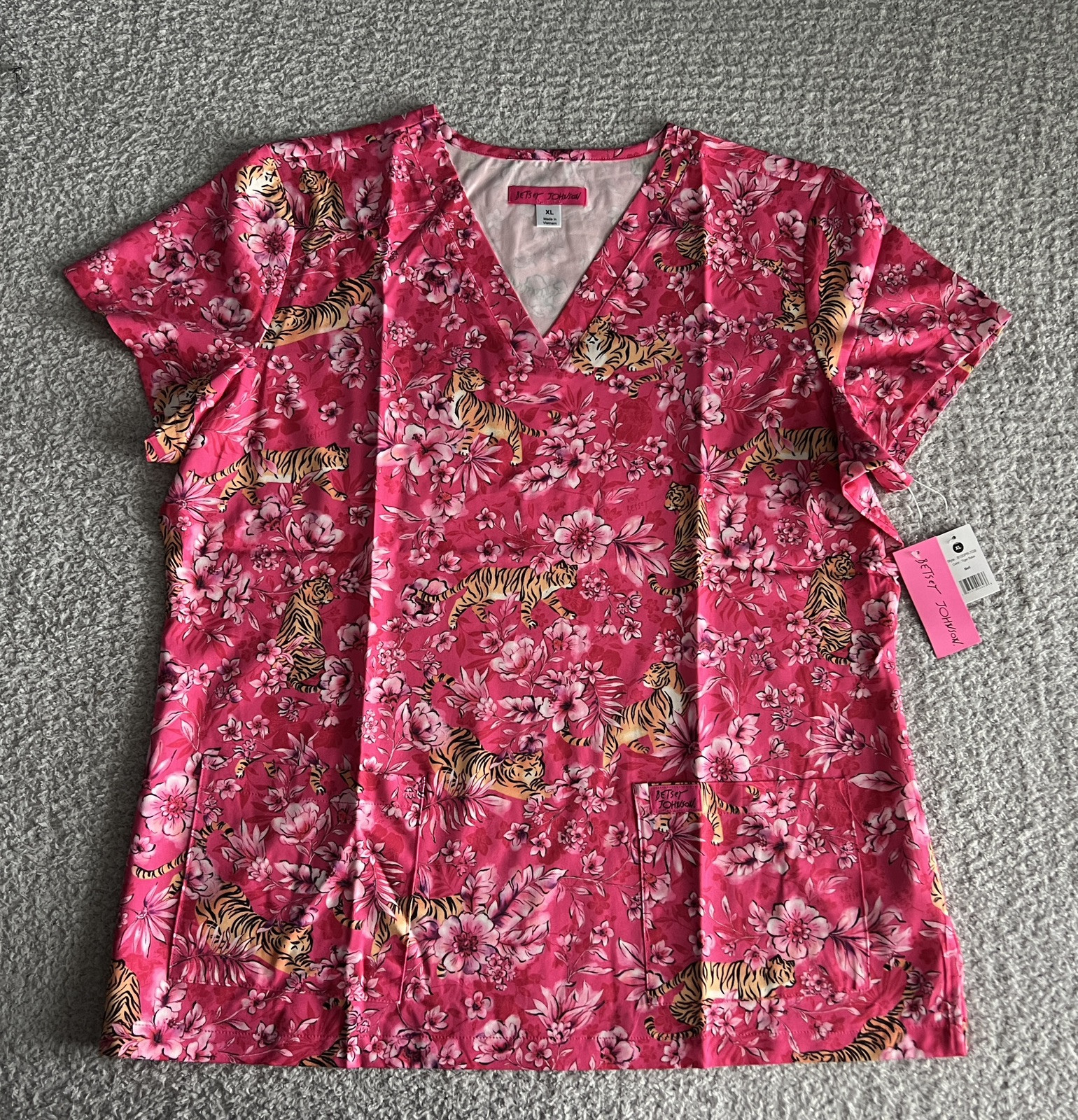 Koi Betsey Johnson Scrub Top Women’s XL Pink Tiger Babe Floral Nursing Medical